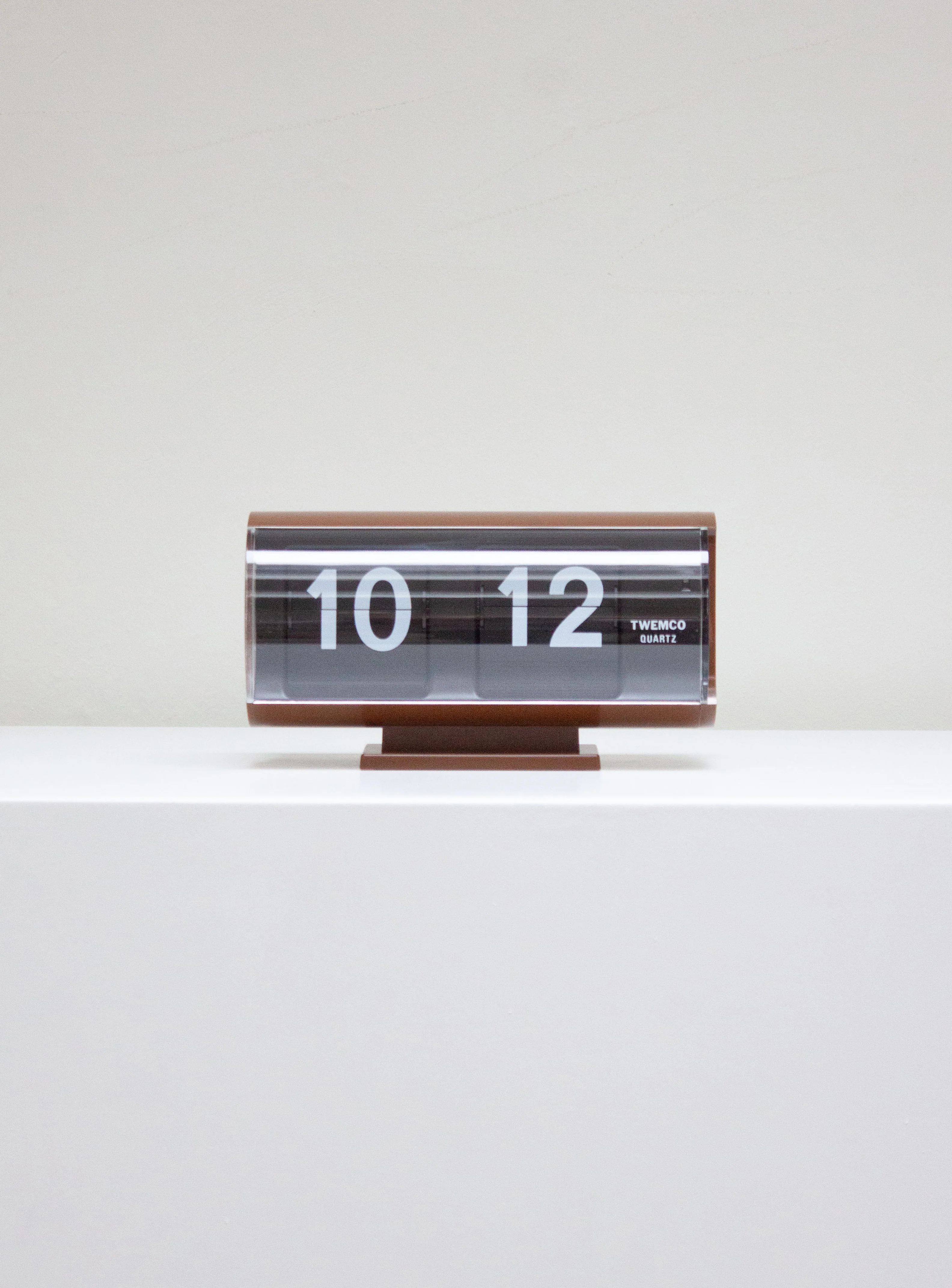 Twemco QT-30T Flip Clock (Brown) - Image 3