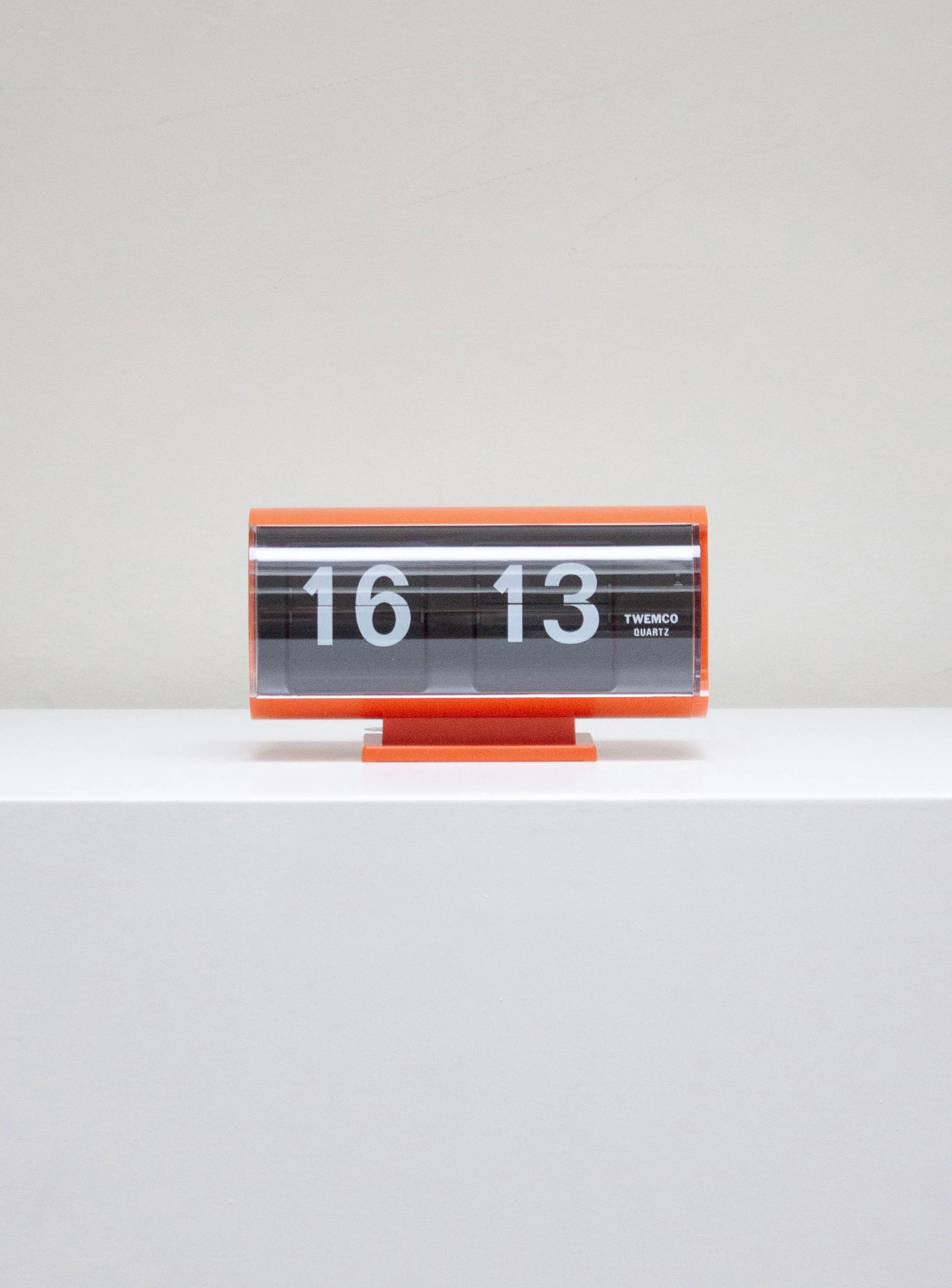 Twemco QT-30T Flip Clock (Orange) - Image 3