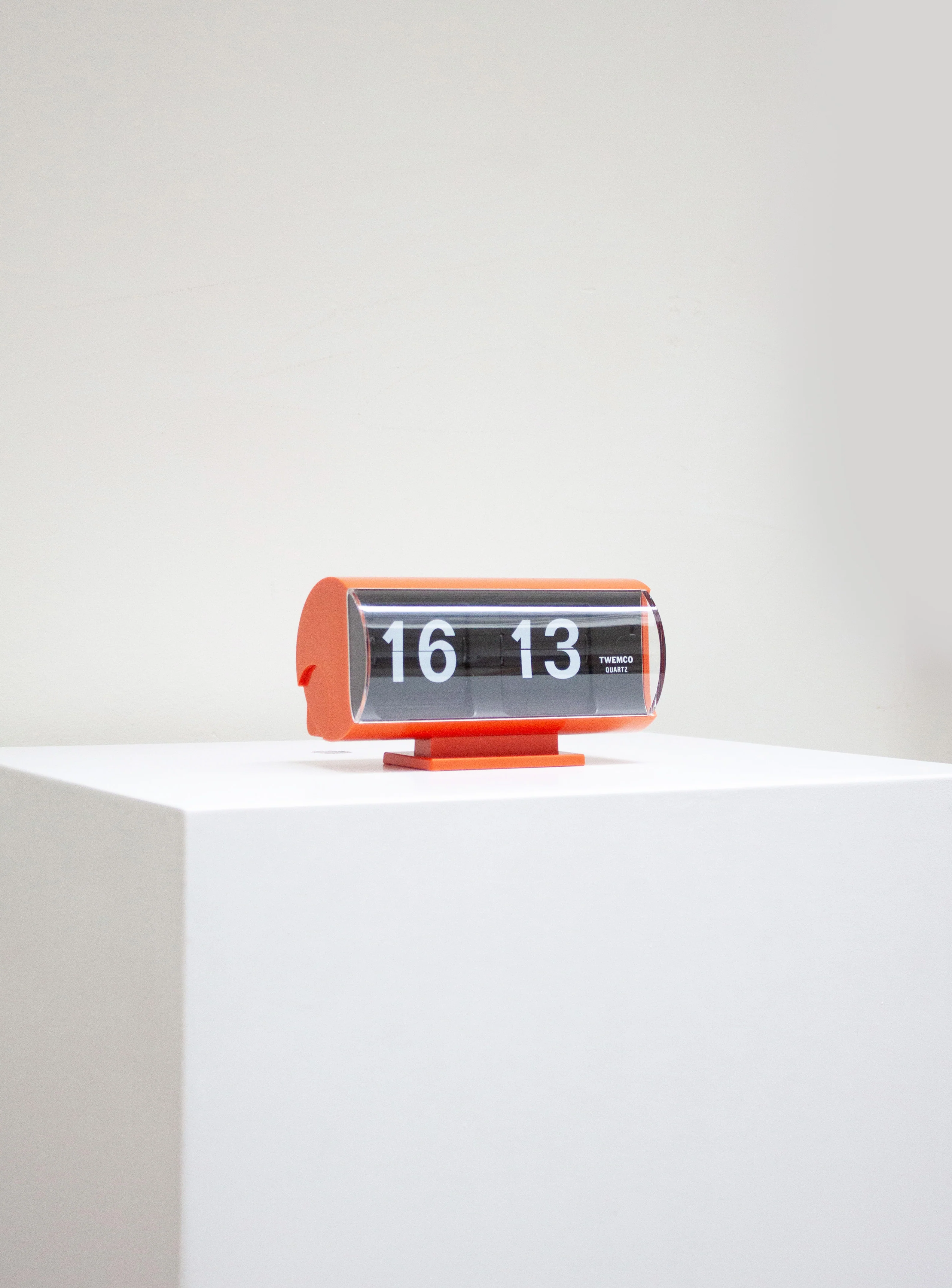 Twemco QT-30T Flip Clock (Orange) - Image 4