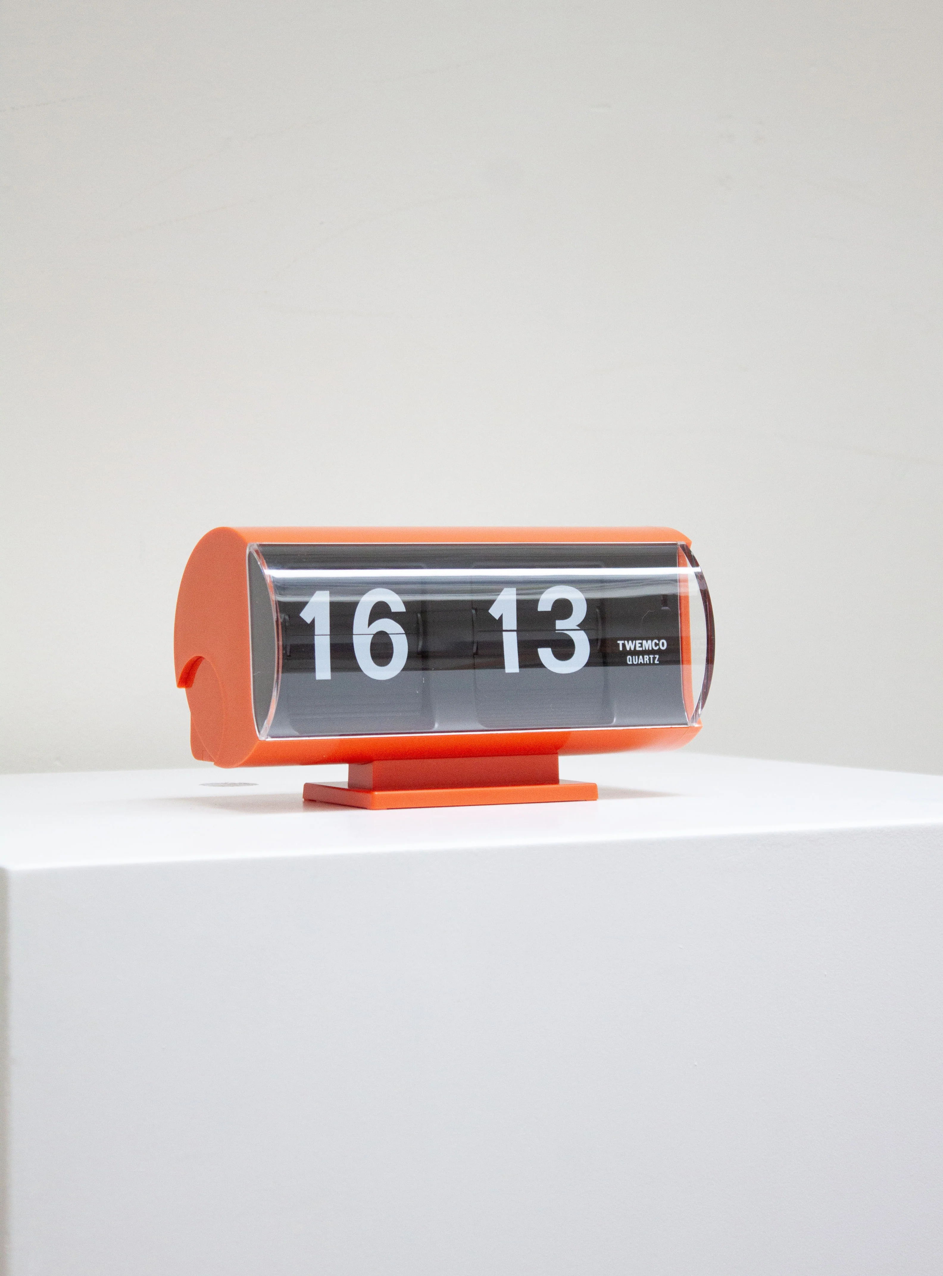 Twemco QT-30T Flip Clock (Orange) - Image 5