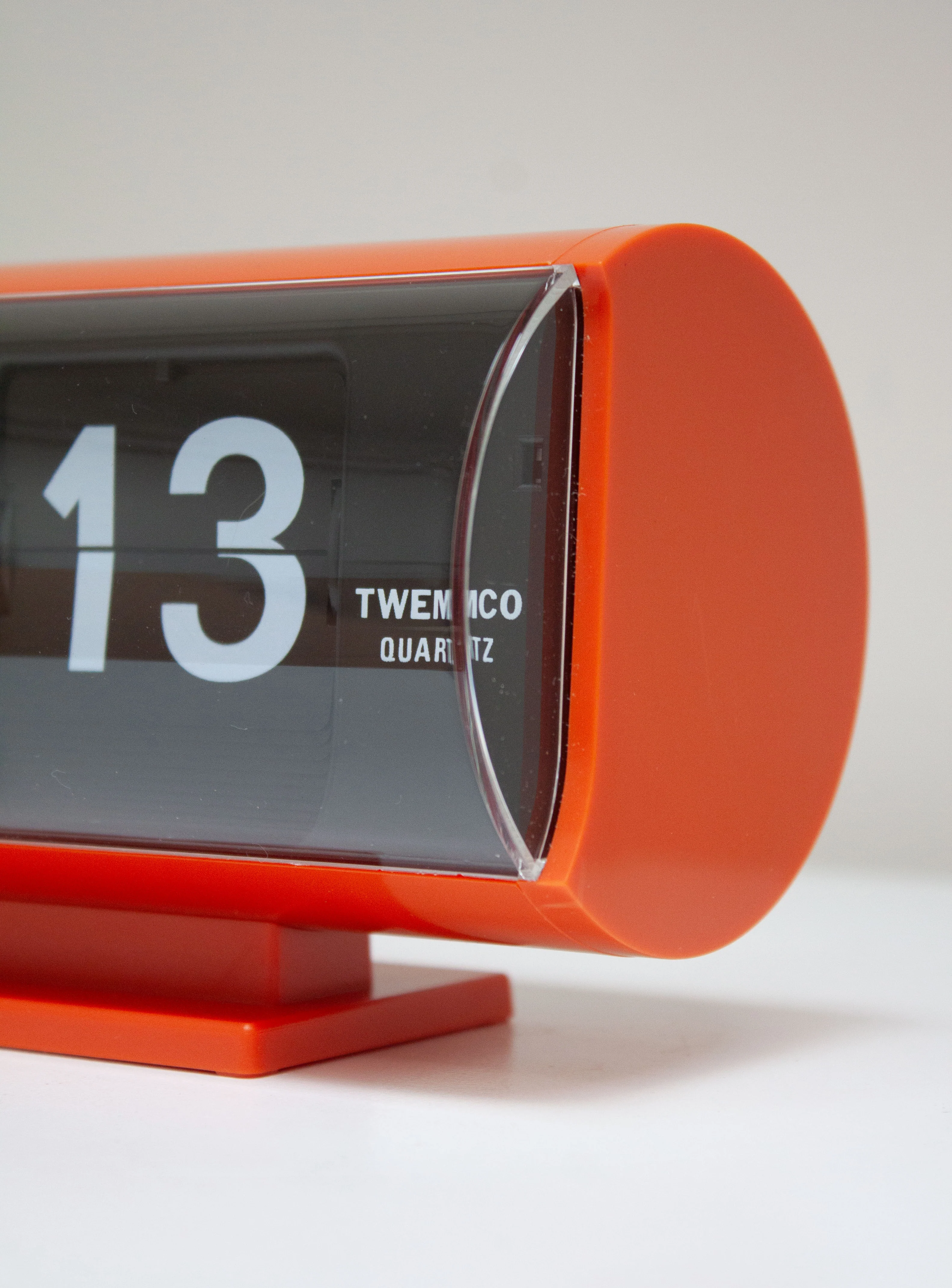 Twemco QT-30T Flip Clock (Orange) - Image 6