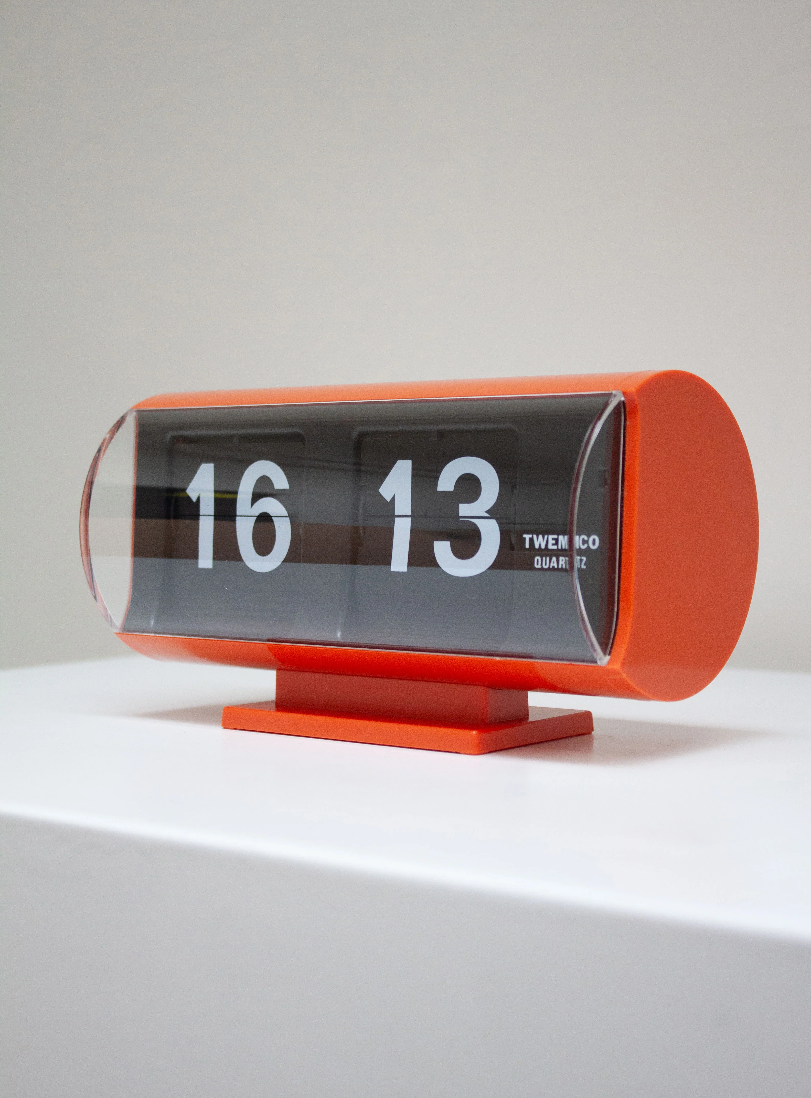 Twemco QT-30T Flip Clock (Orange) - Image 7