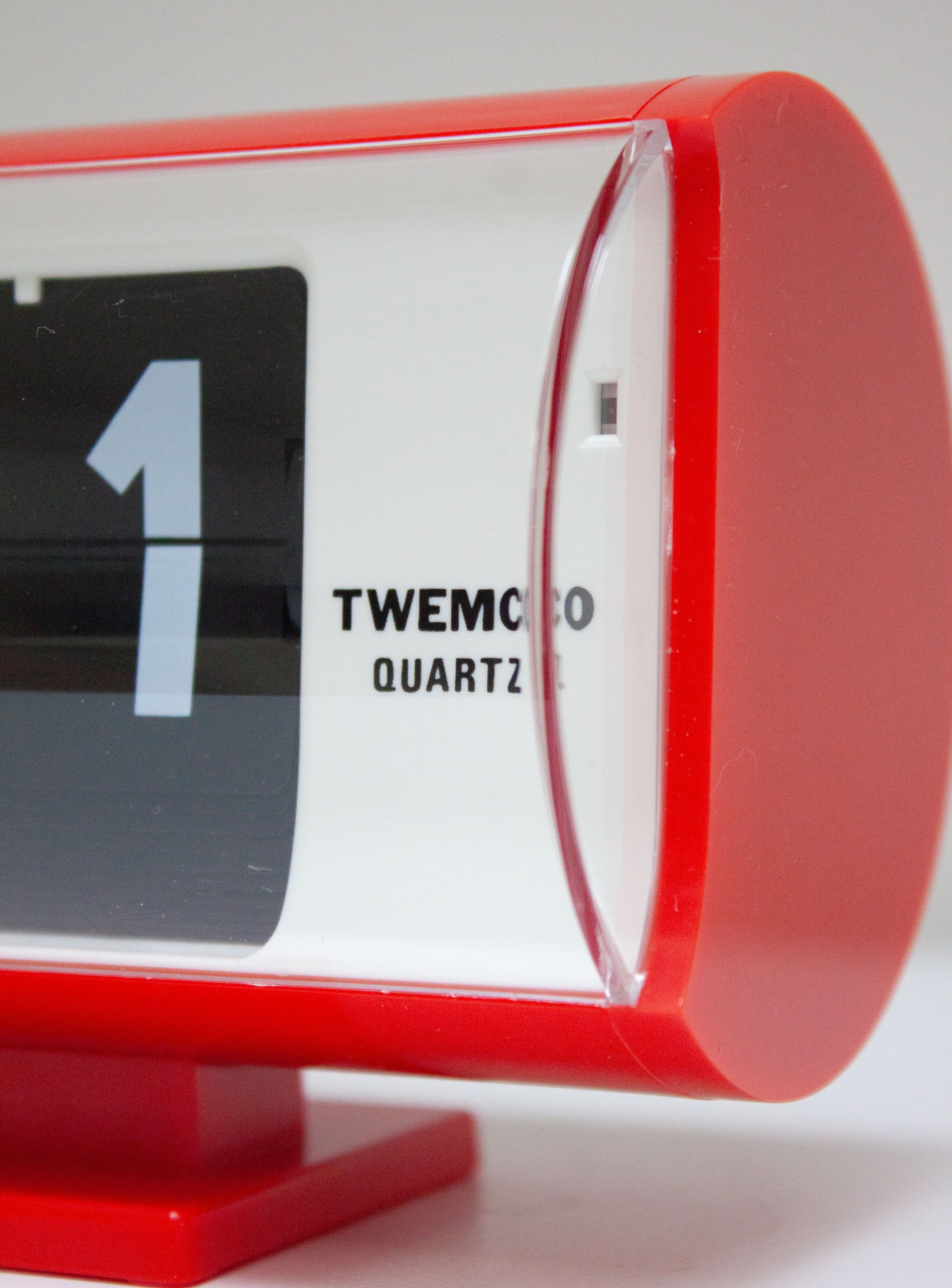 Twemco QT-30T Flip Clock (Red) - Image 6