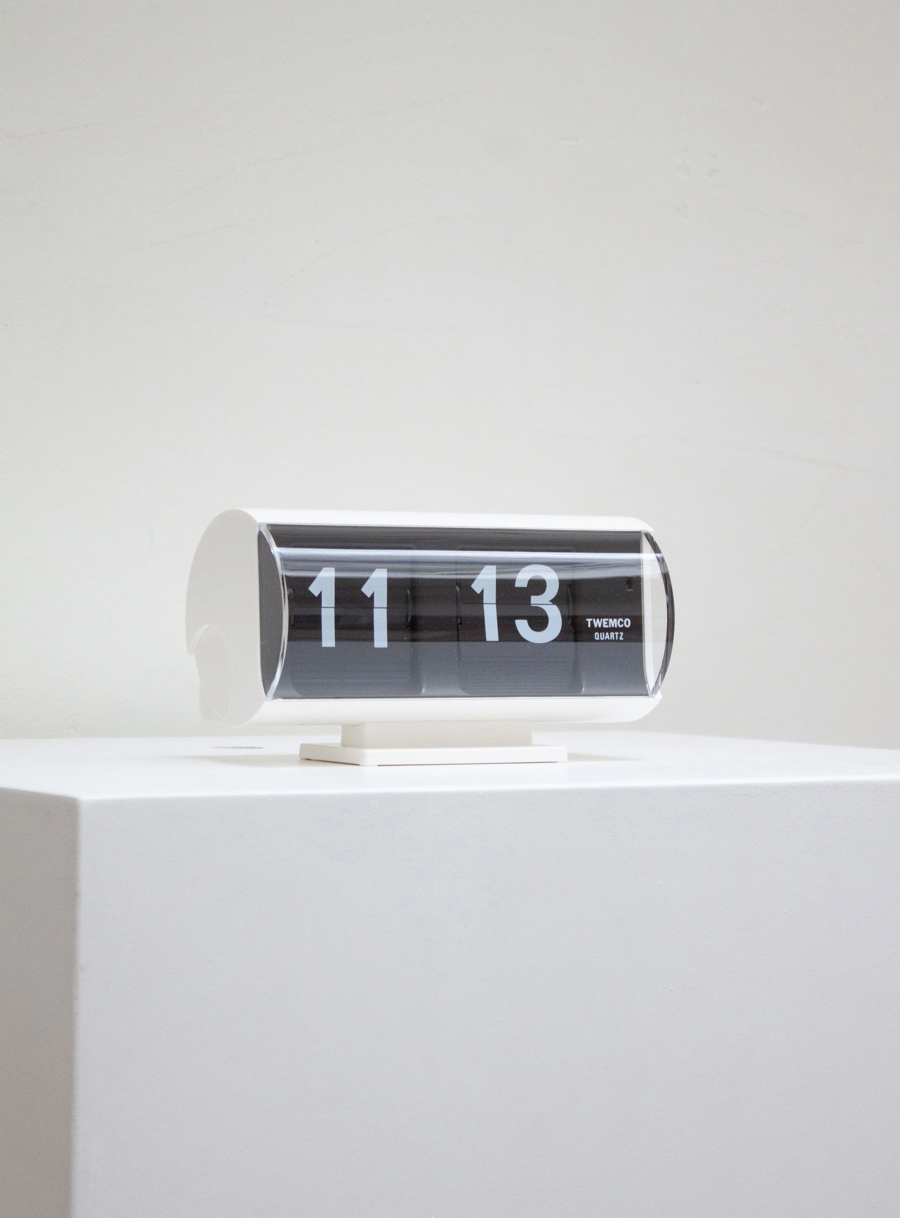 Twemco QT-30T Flip Clock (White) - Image 6