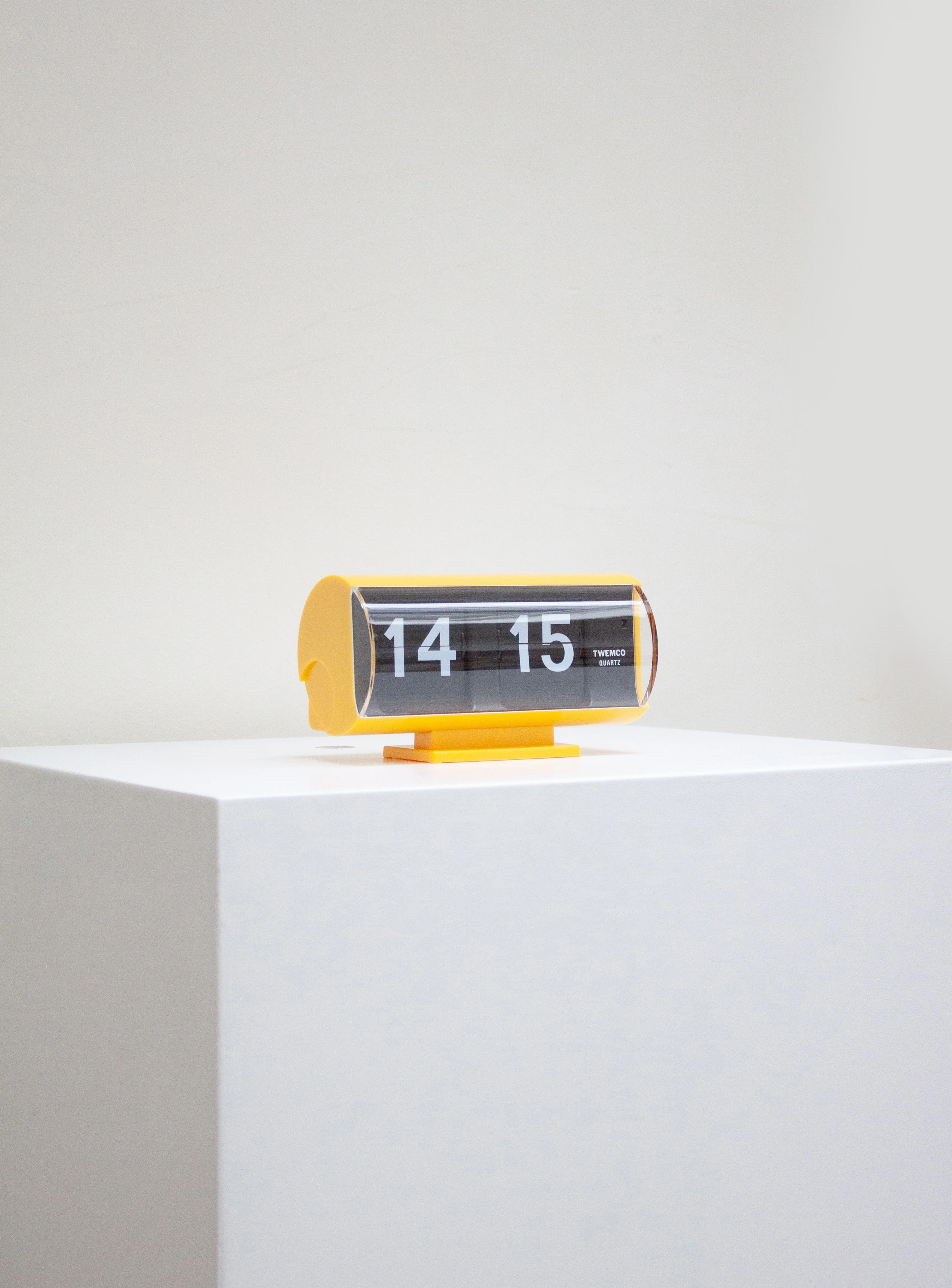 Twemco QT-30T Flip Clock (Yellow) - Image 4