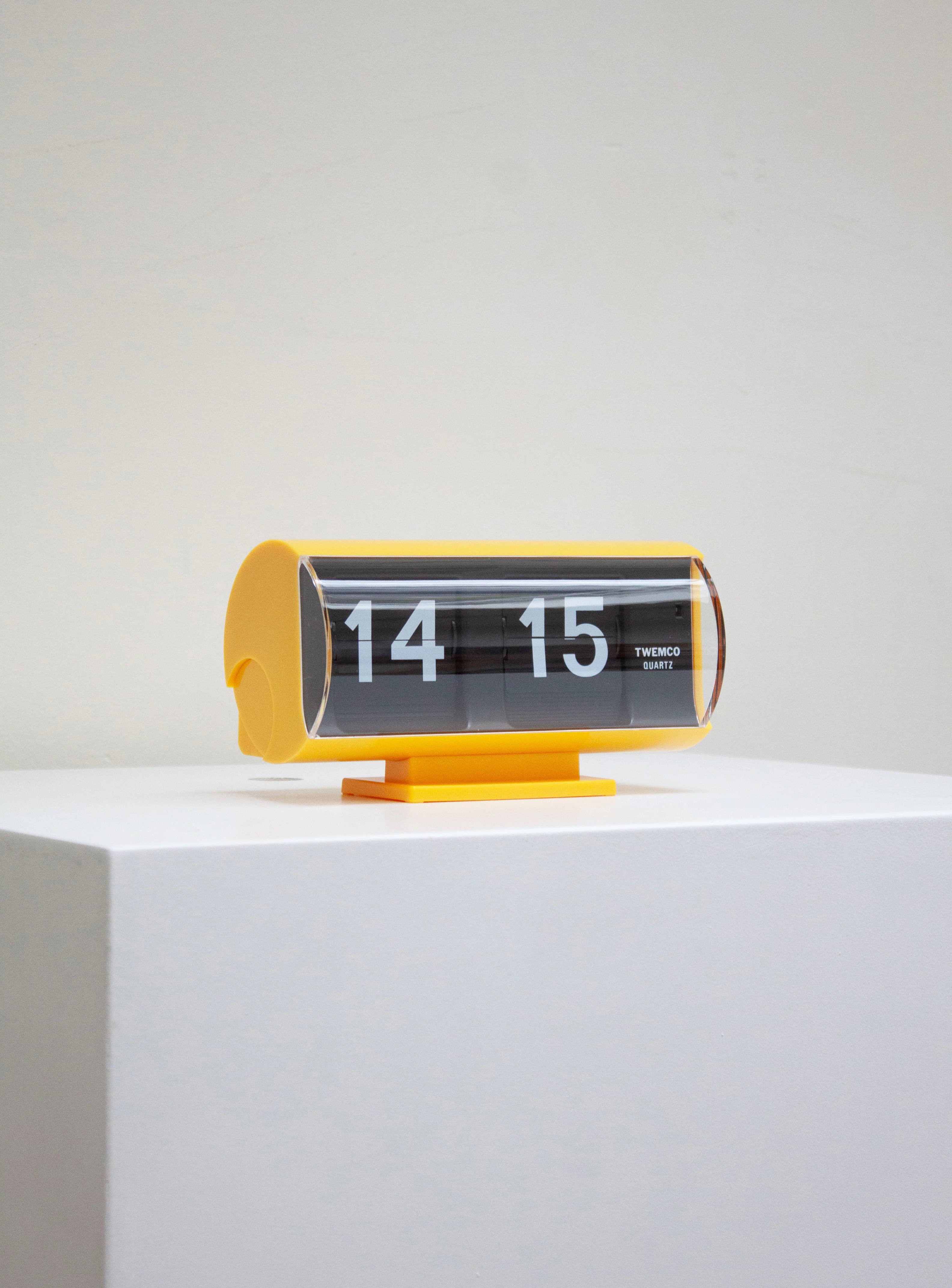 Twemco QT-30T Flip Clock (Yellow) - Image 5