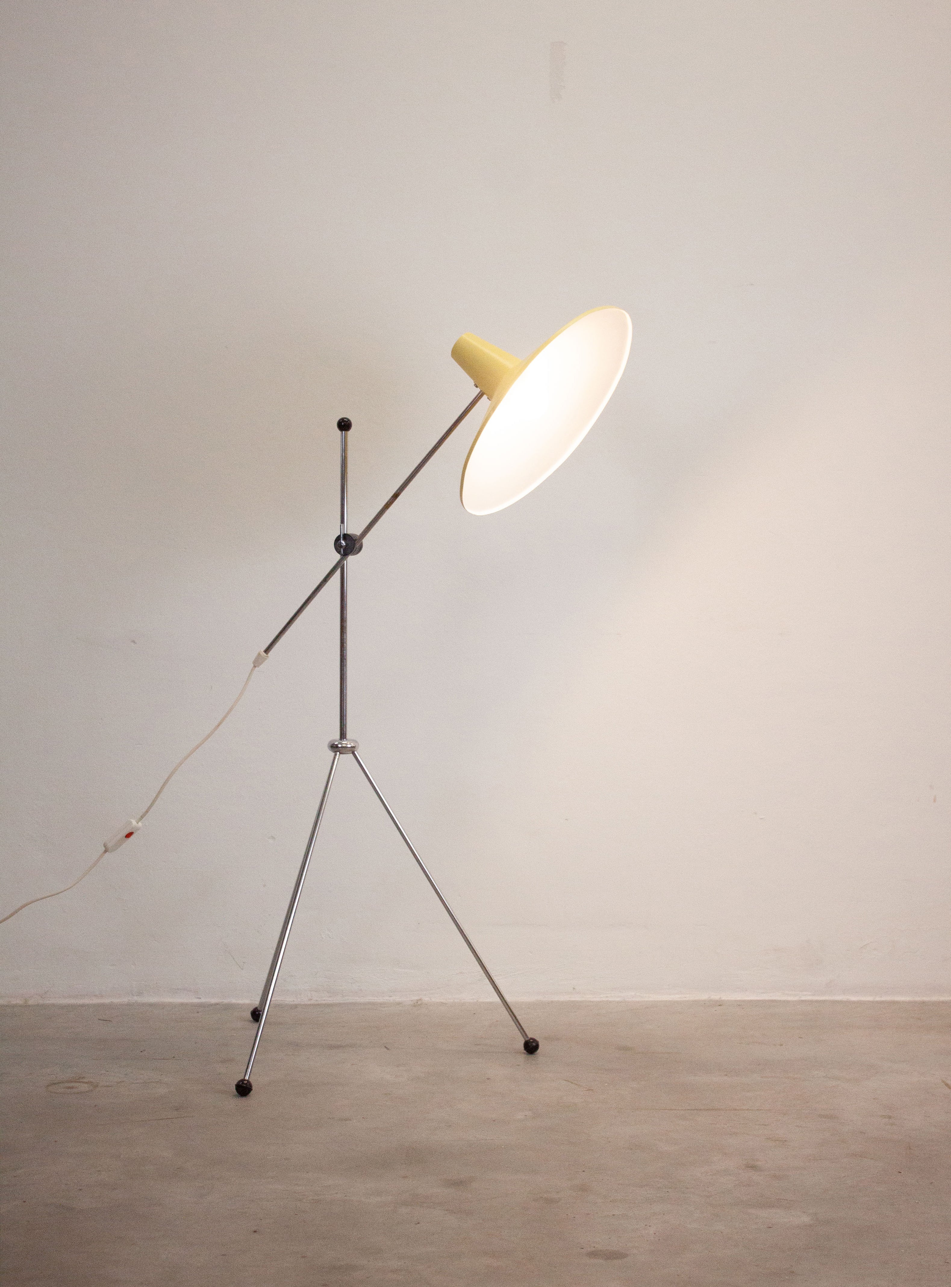 Vintage Tripod Floor Lamp (Yellow) - Image 10