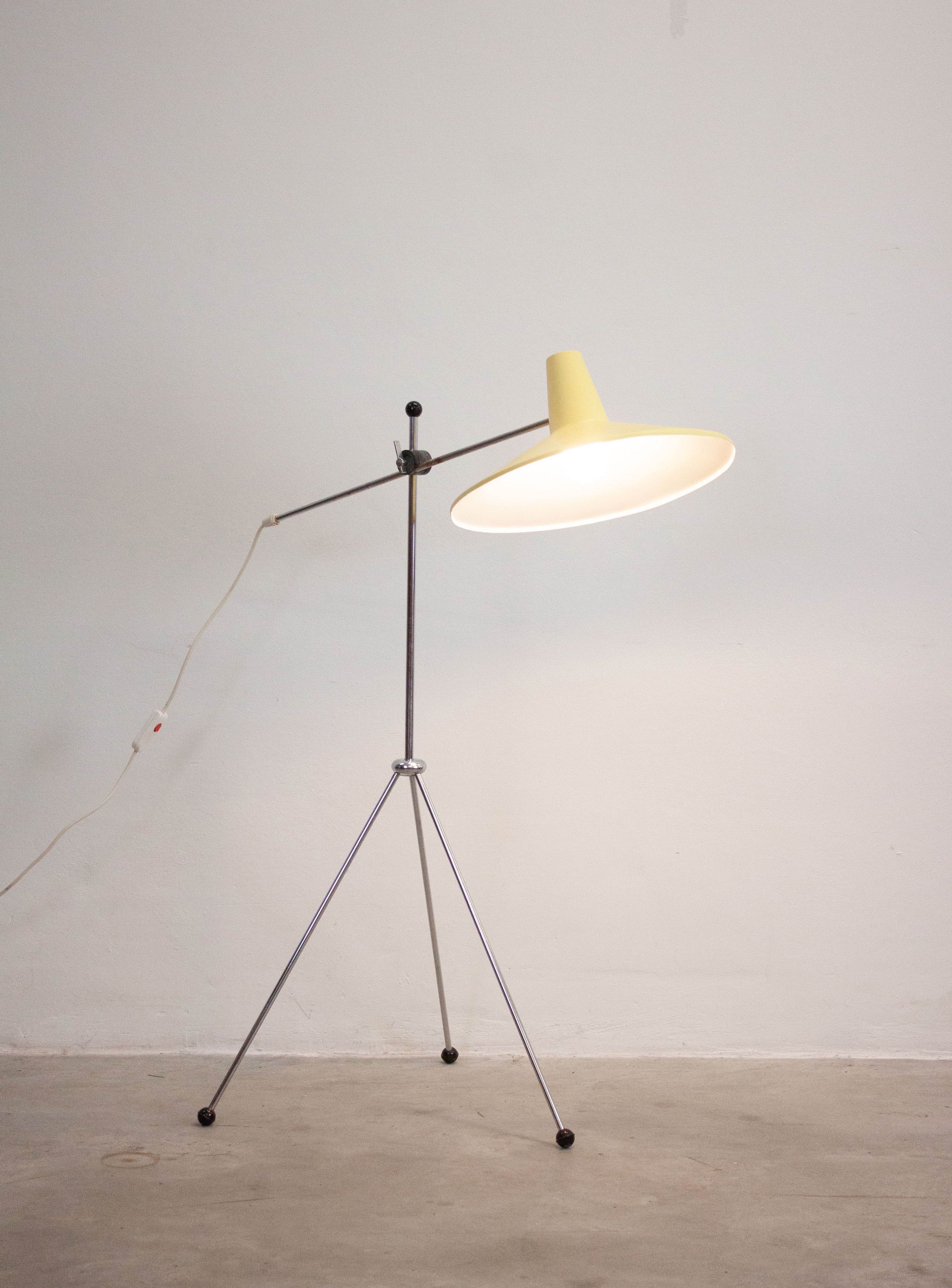 Vintage Tripod Floor Lamp (Yellow) - Image 15