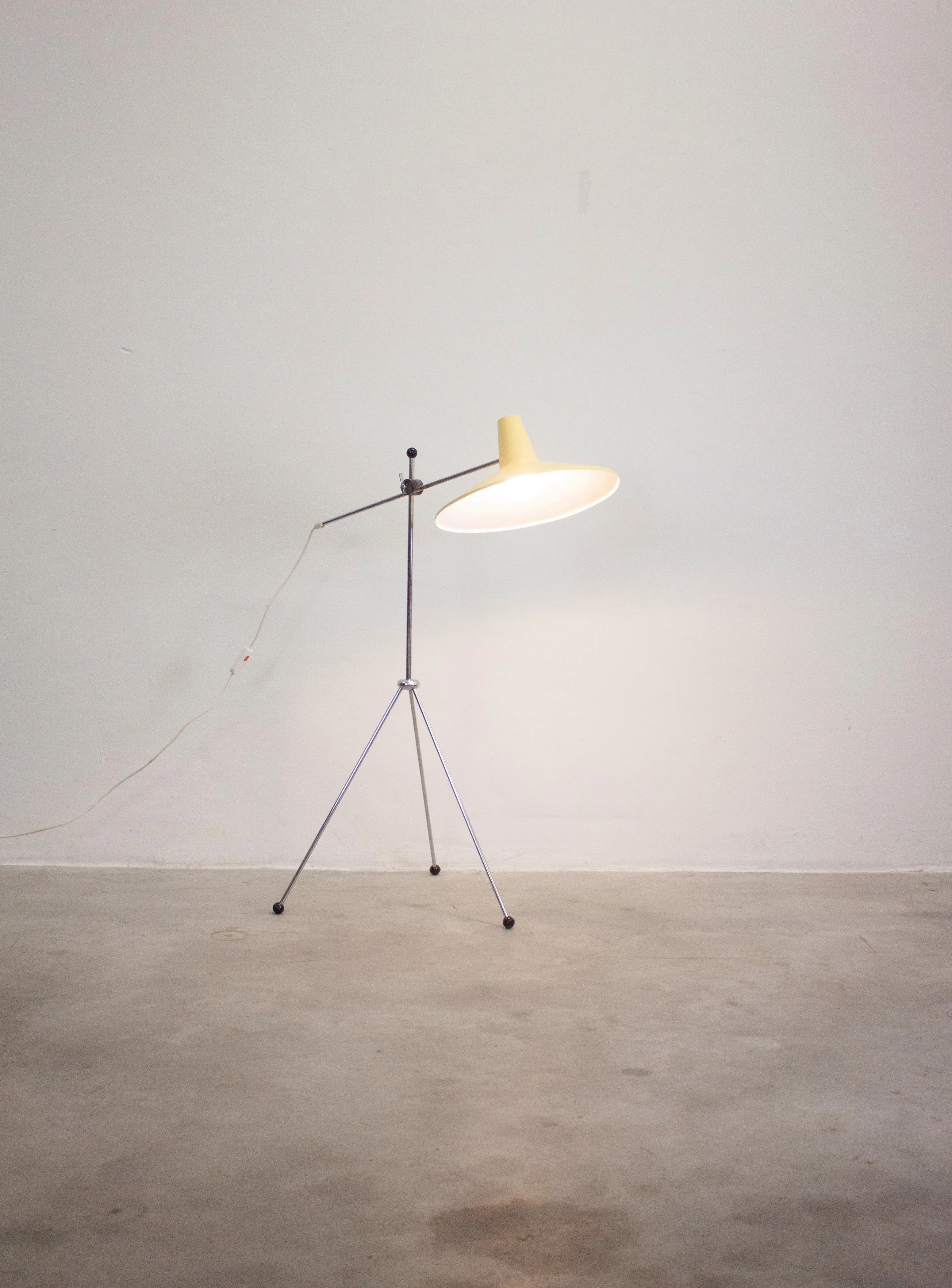 Vintage Tripod Floor Lamp (Yellow) - Image 16