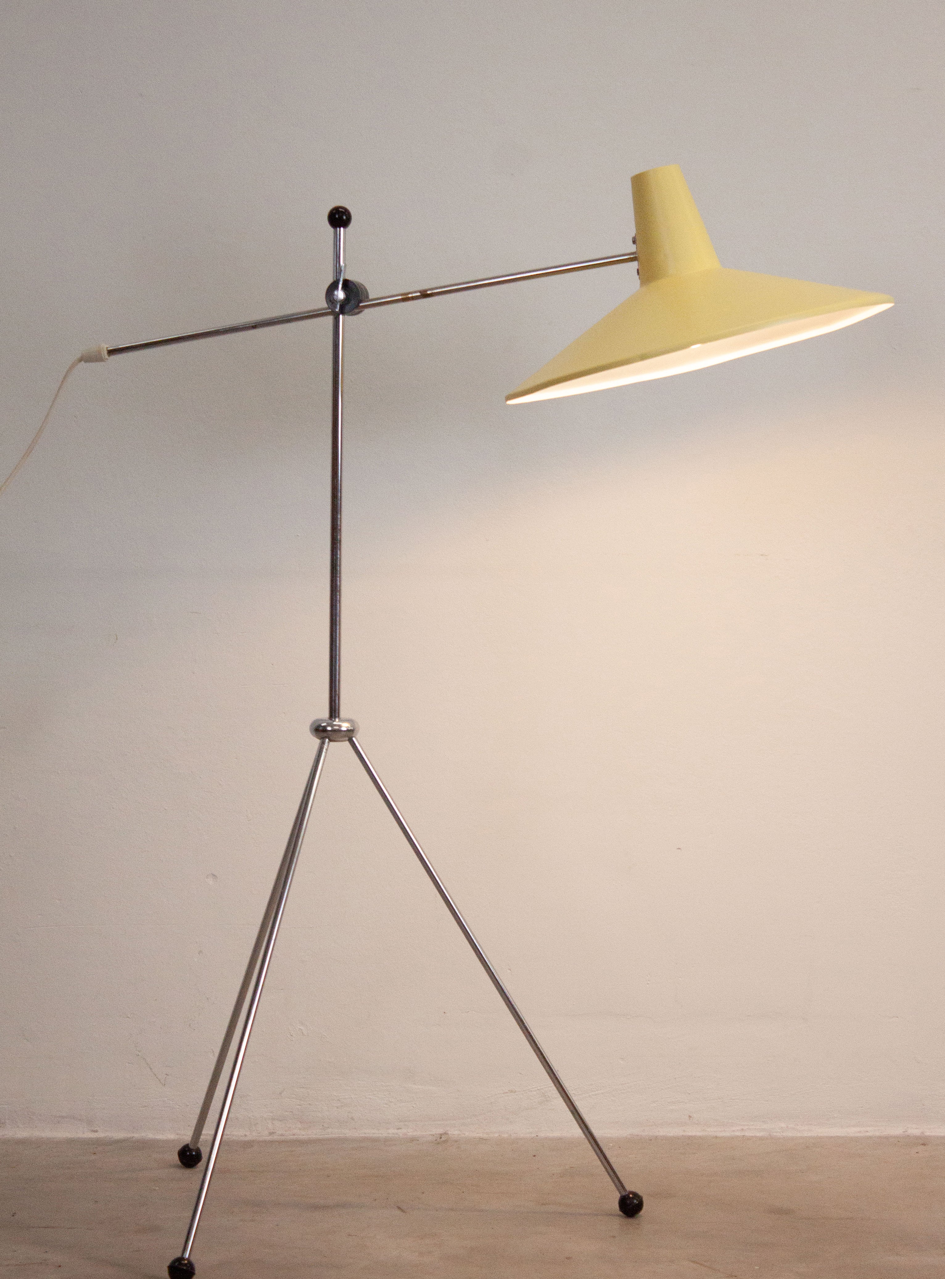 Vintage Tripod Floor Lamp (Yellow) - Image 8