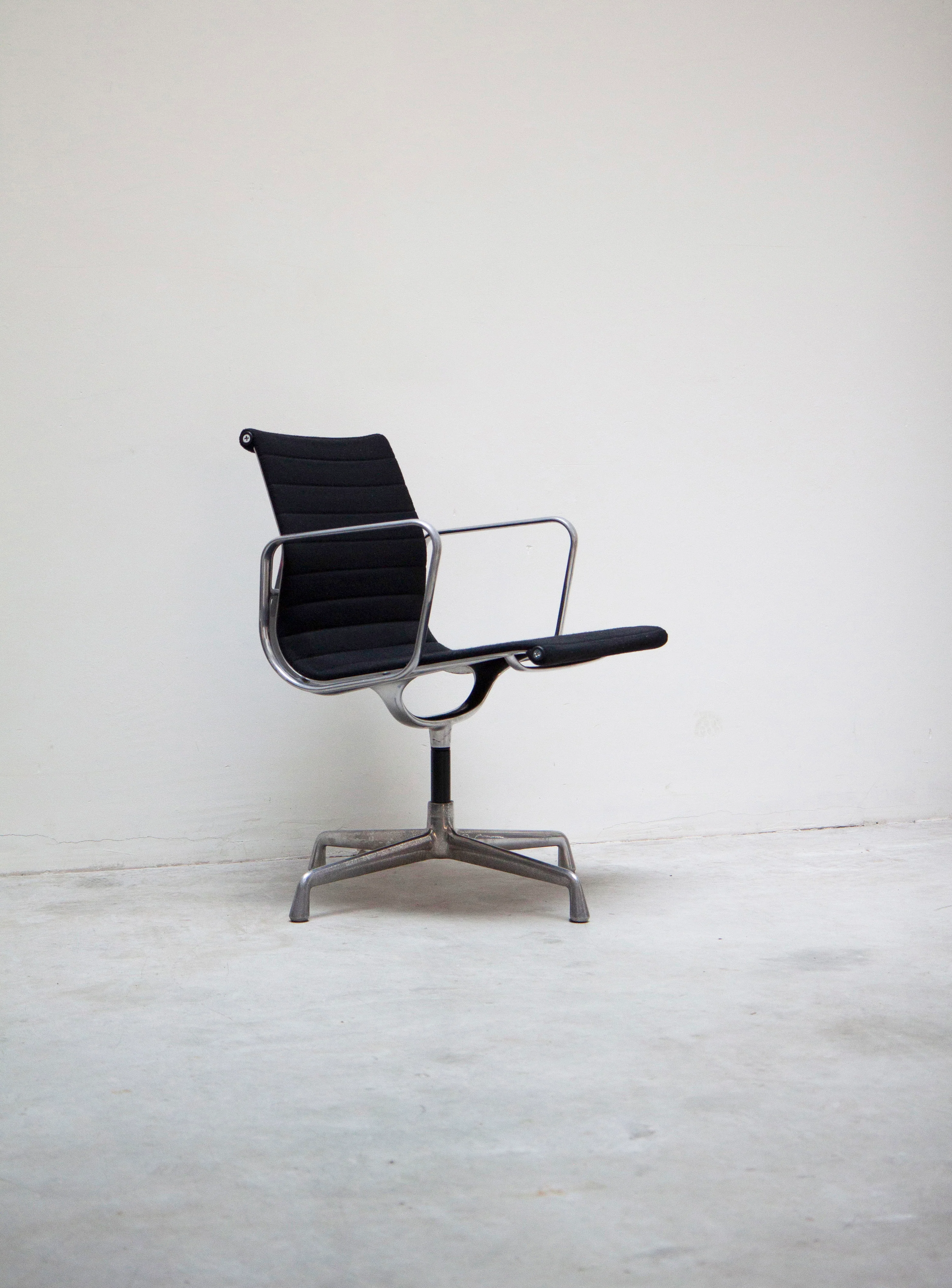 Vitra EA108 Aluminium Chair by Charles & Ray Eames (Black) - Image 2