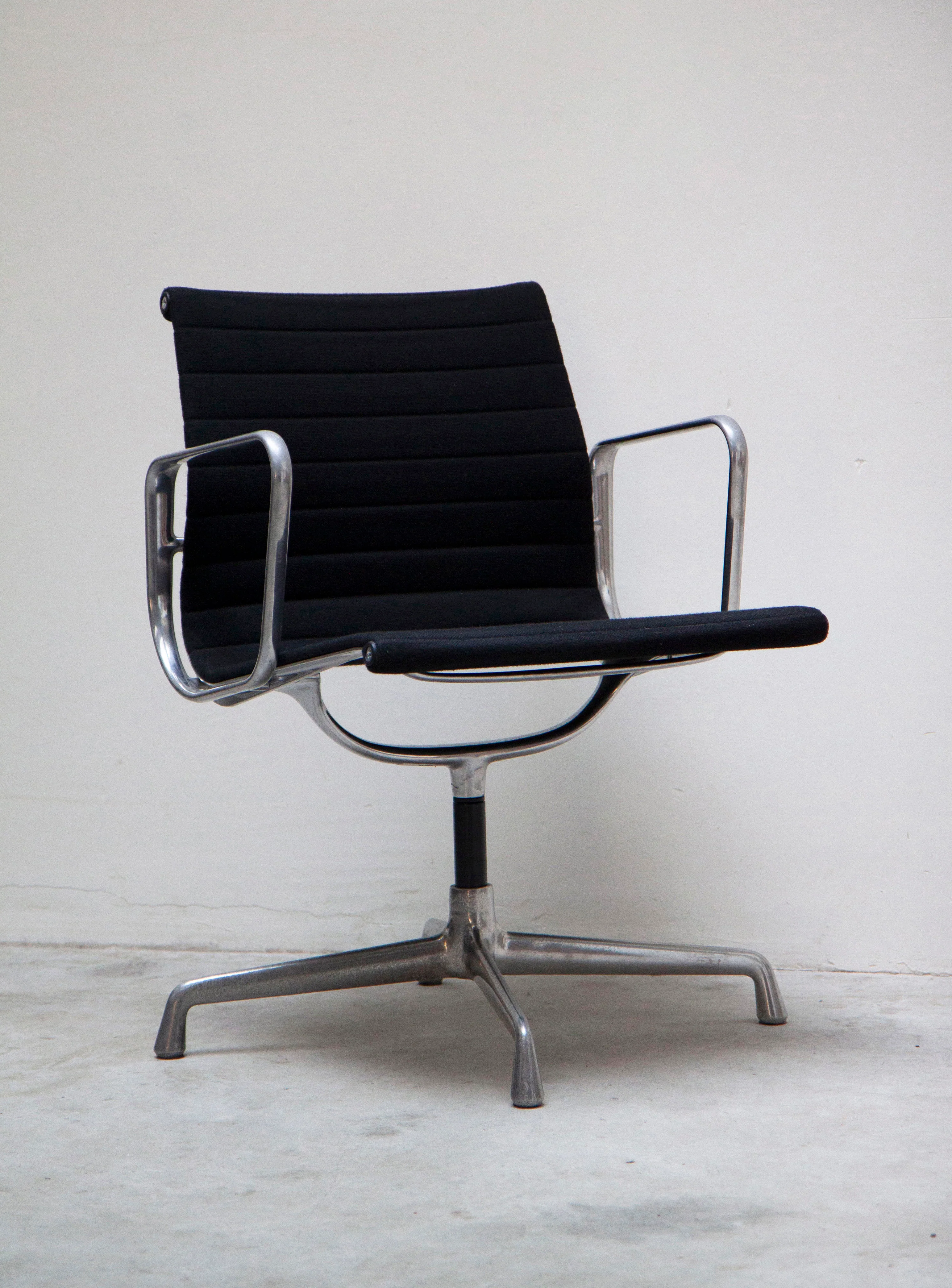 Vitra EA108 Aluminium Chair by Charles & Ray Eames (Black) - Image 4