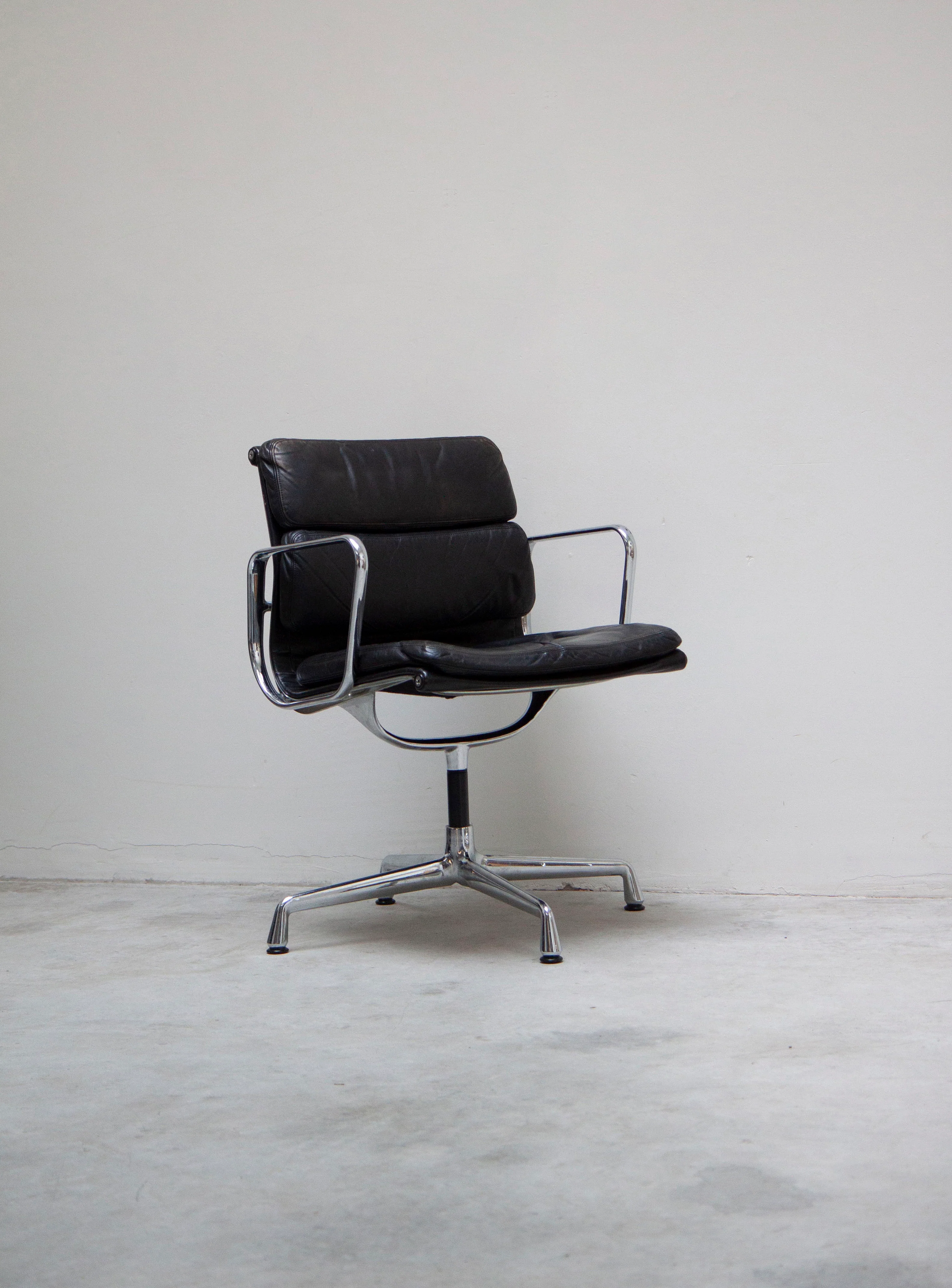 Vitra EA208 Soft Pad Office Chair by Charles & Ray Eames (Black Leather)