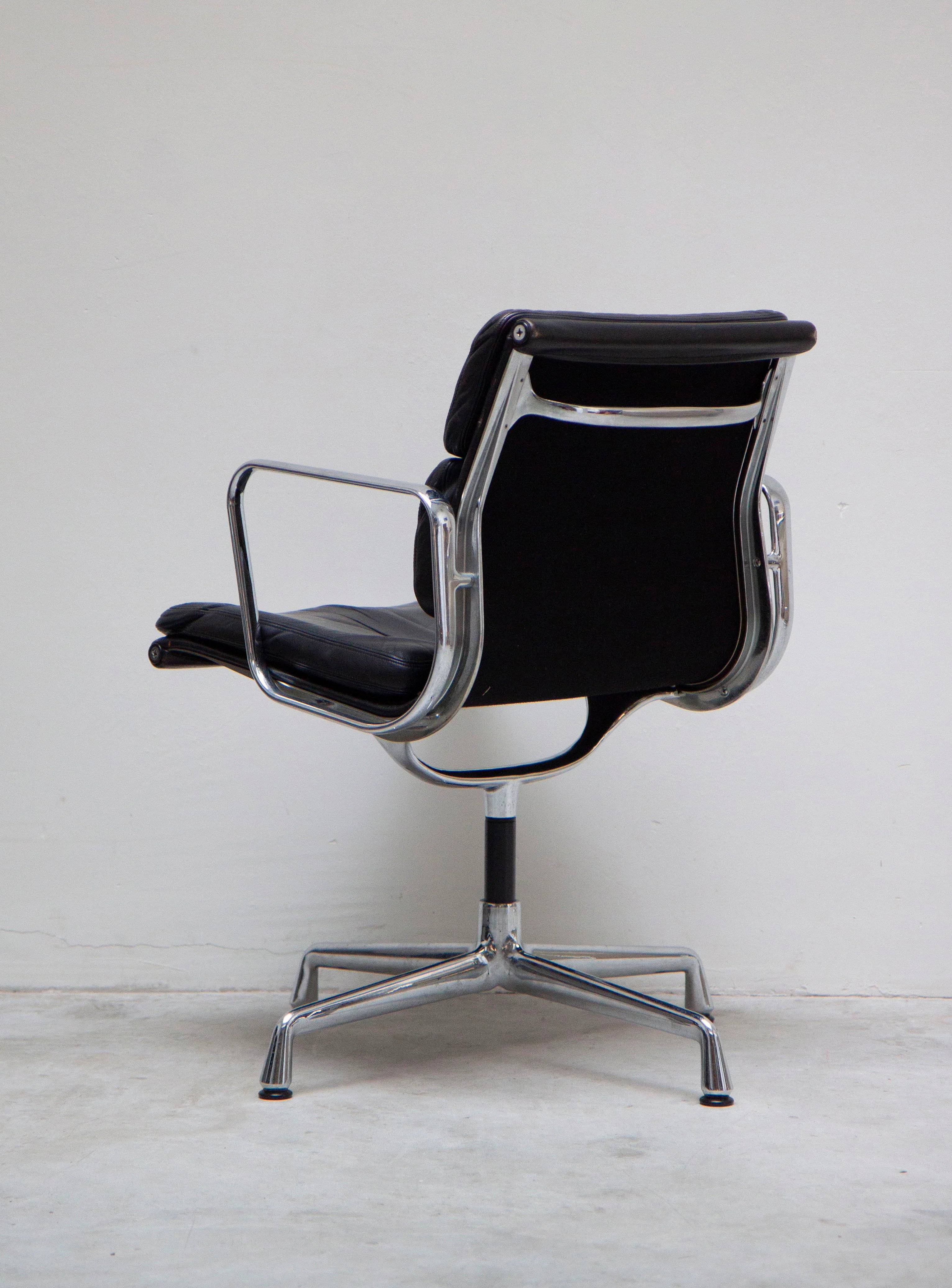 Vitra EA208 Soft Pad Office Chair by Charles & Ray Eames (Black Leather) - Image 7