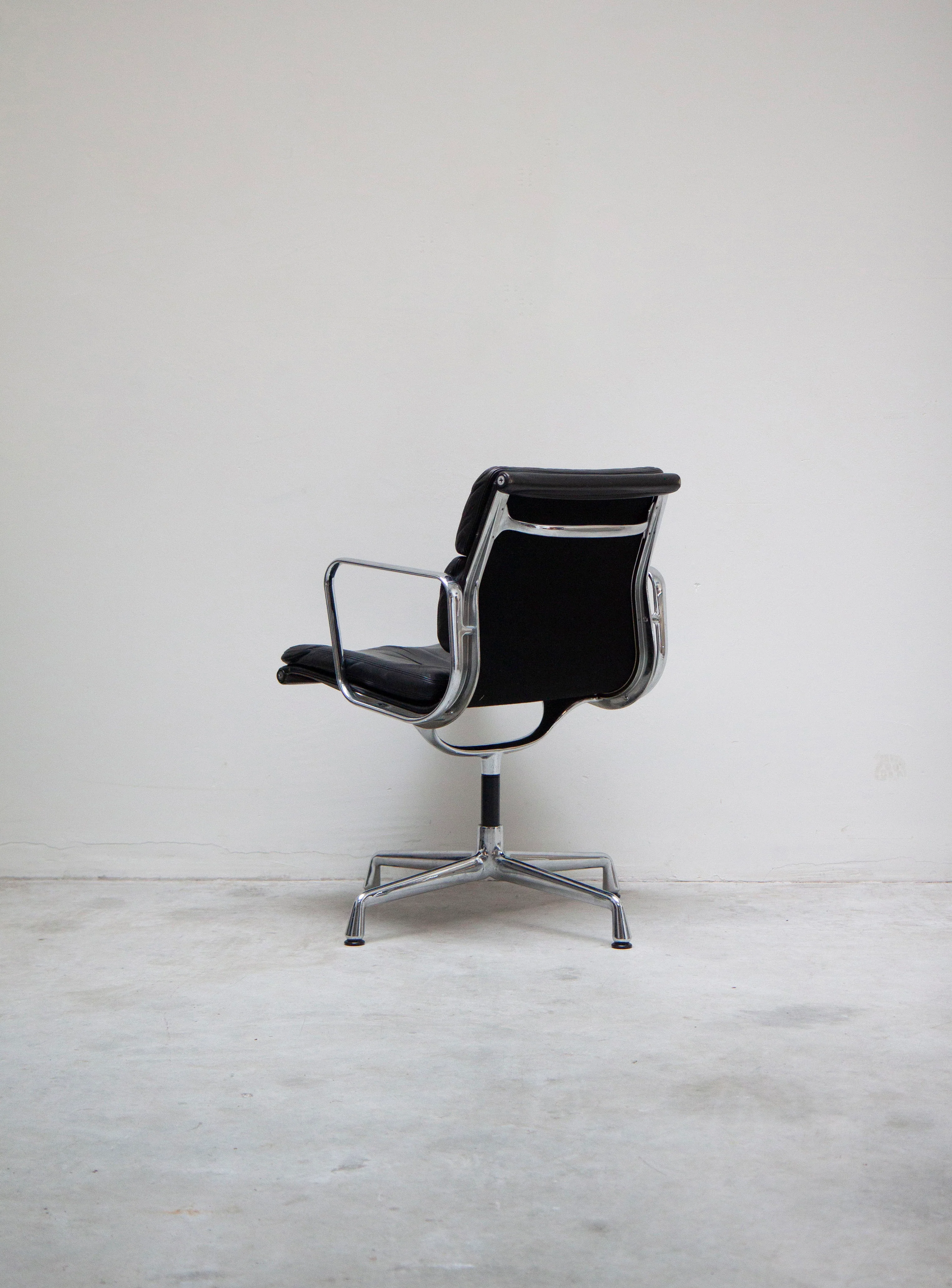 Vitra EA208 Soft Pad Office Chair by Charles & Ray Eames (Black Leather) - Image 8