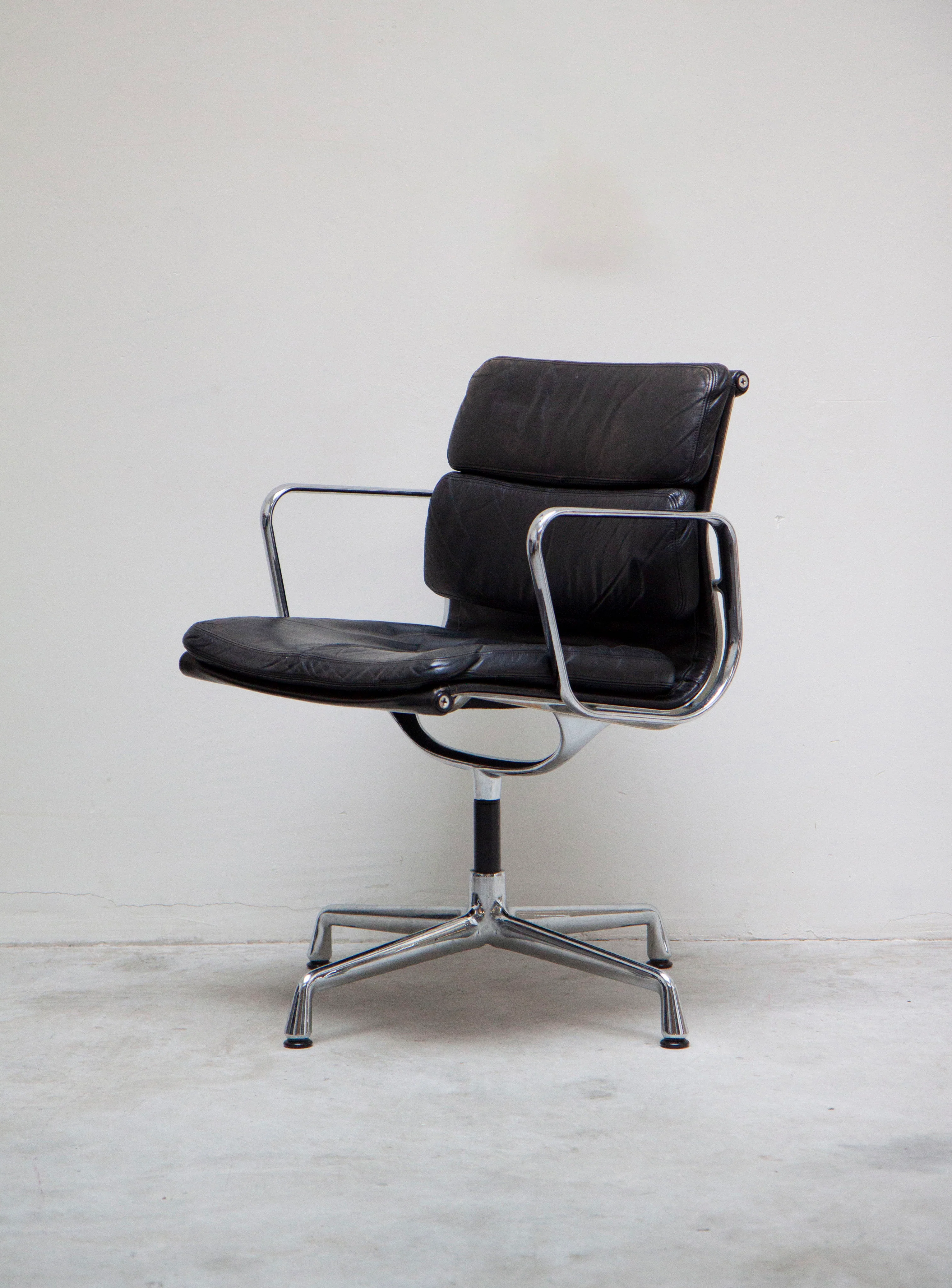 Vitra EA208 Soft Pad Office Chair by Charles & Ray Eames (Black Leather) - Image 9
