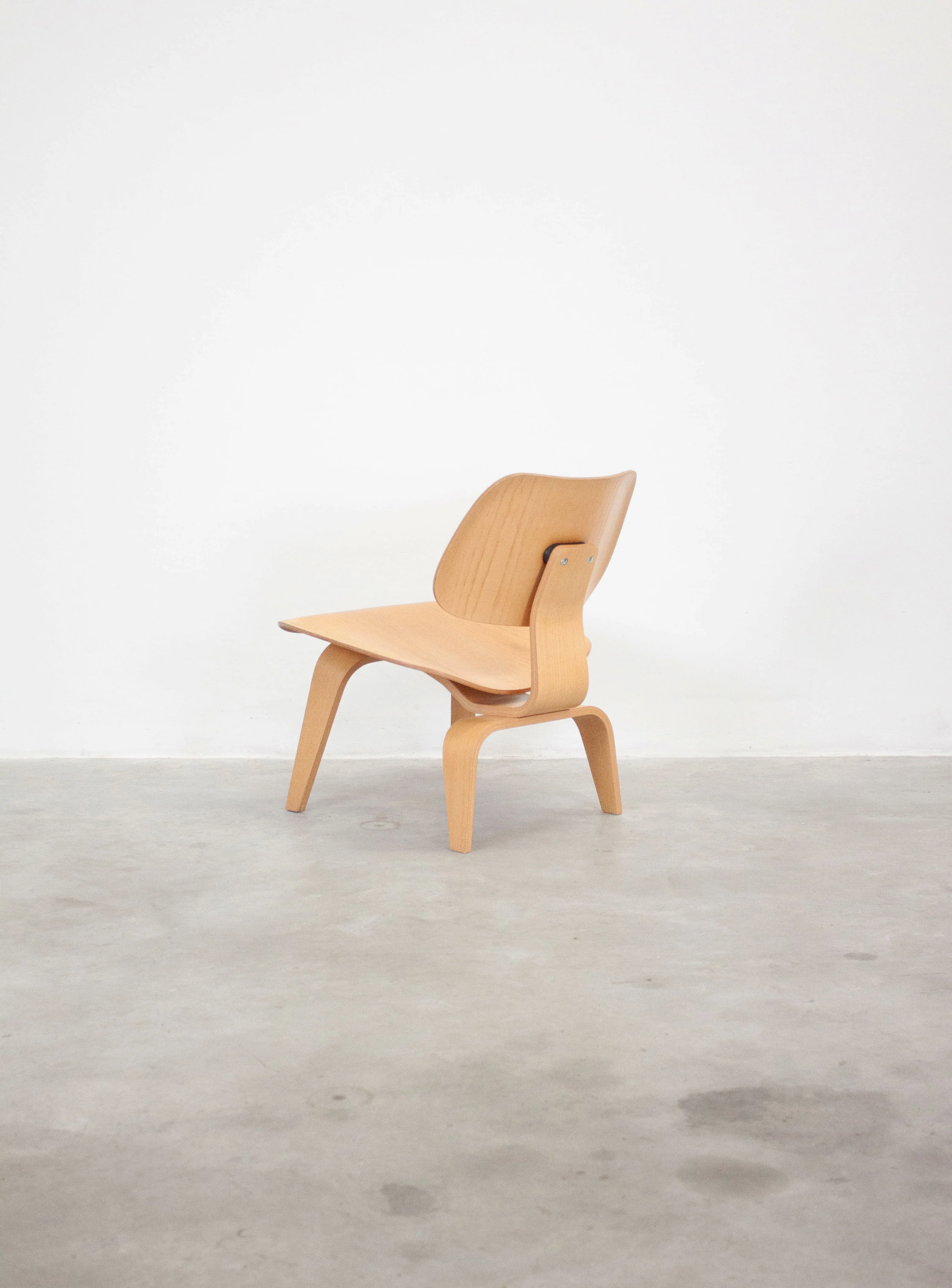 Vitra LCW Lounge Chair by Charles & Ray Eames - Image 10