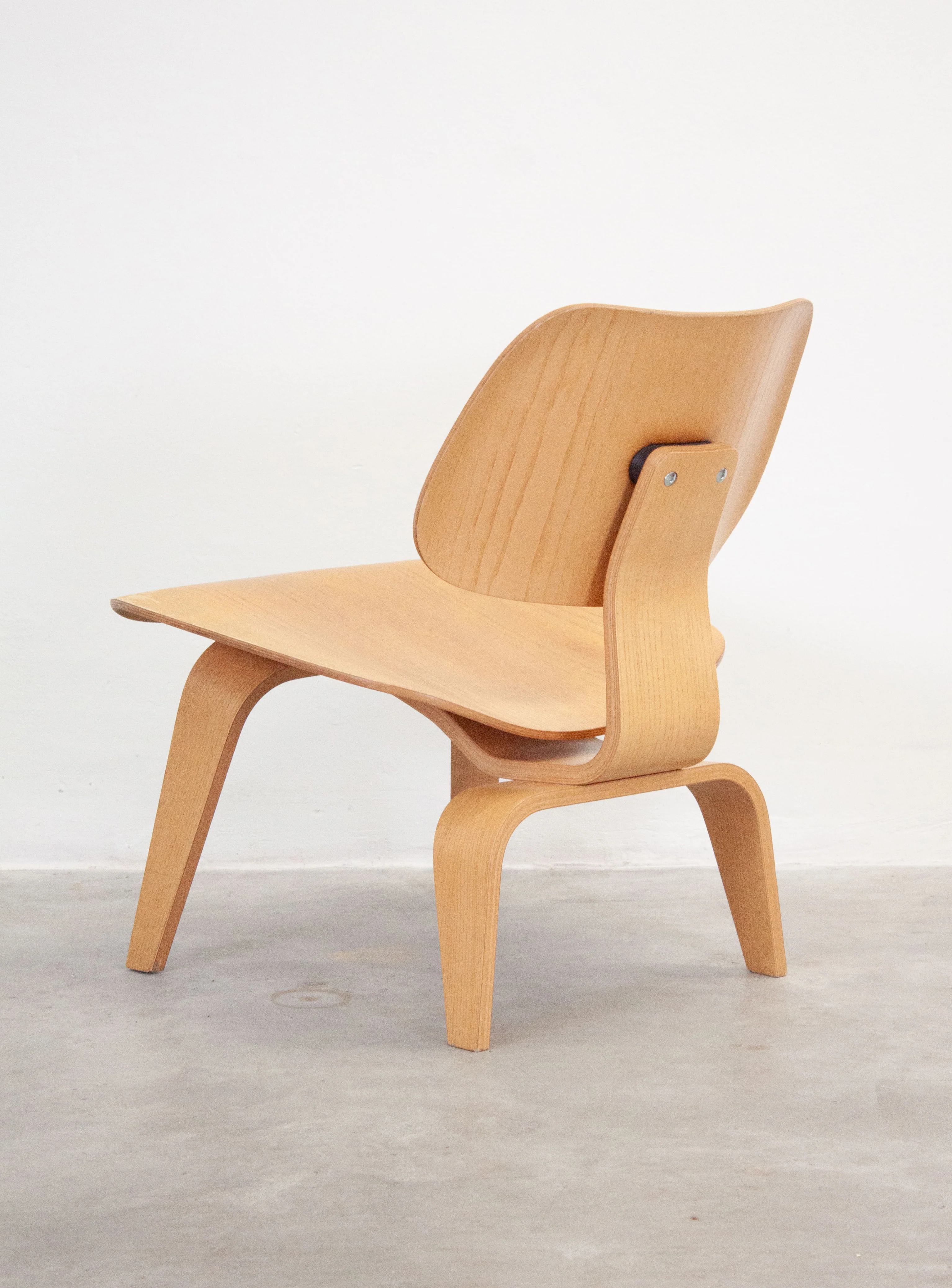 Vitra LCW Lounge Chair by Charles & Ray Eames - Image 11