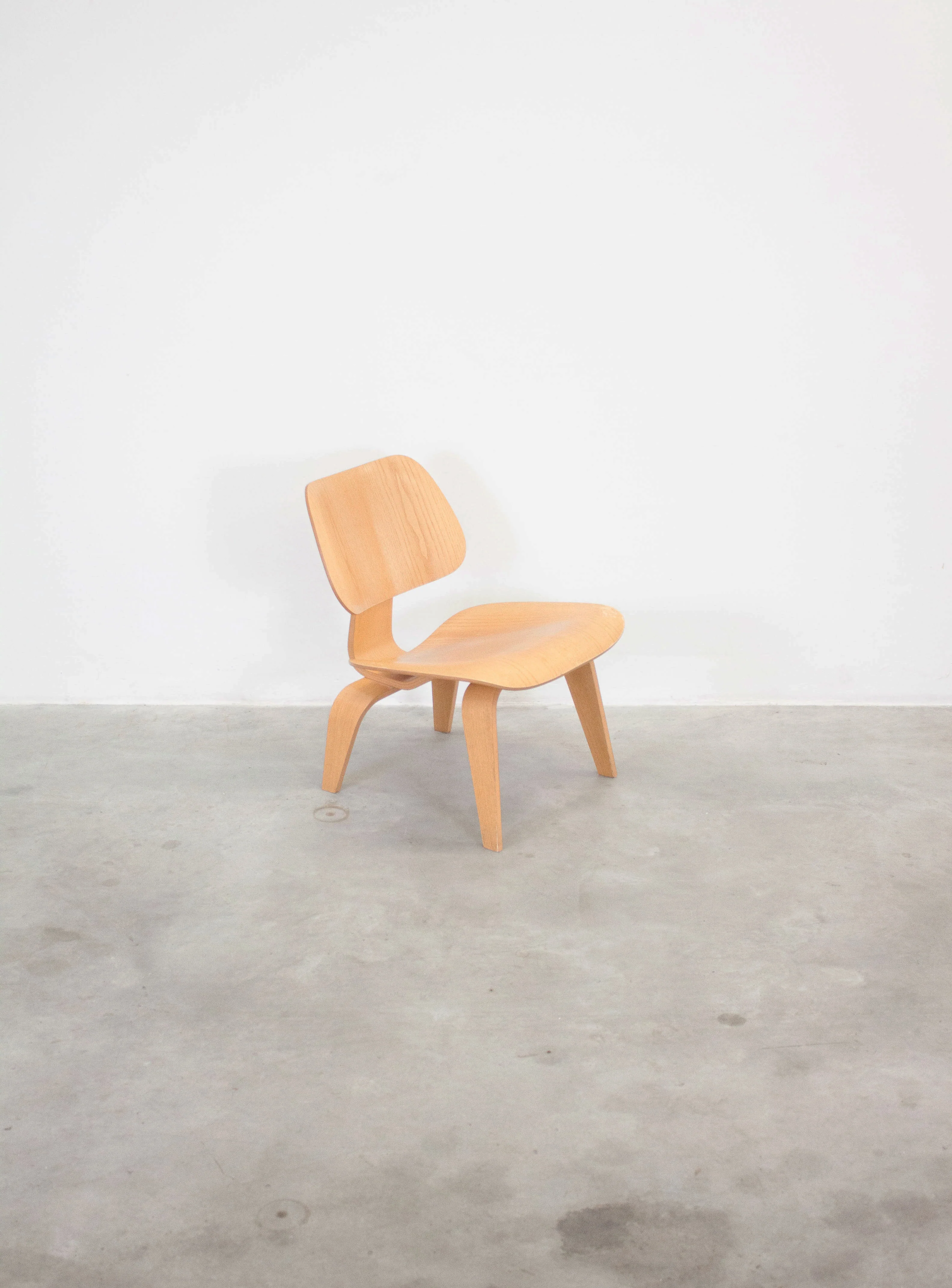 Vitra LCW Lounge Chair by Charles & Ray Eames - Image 13