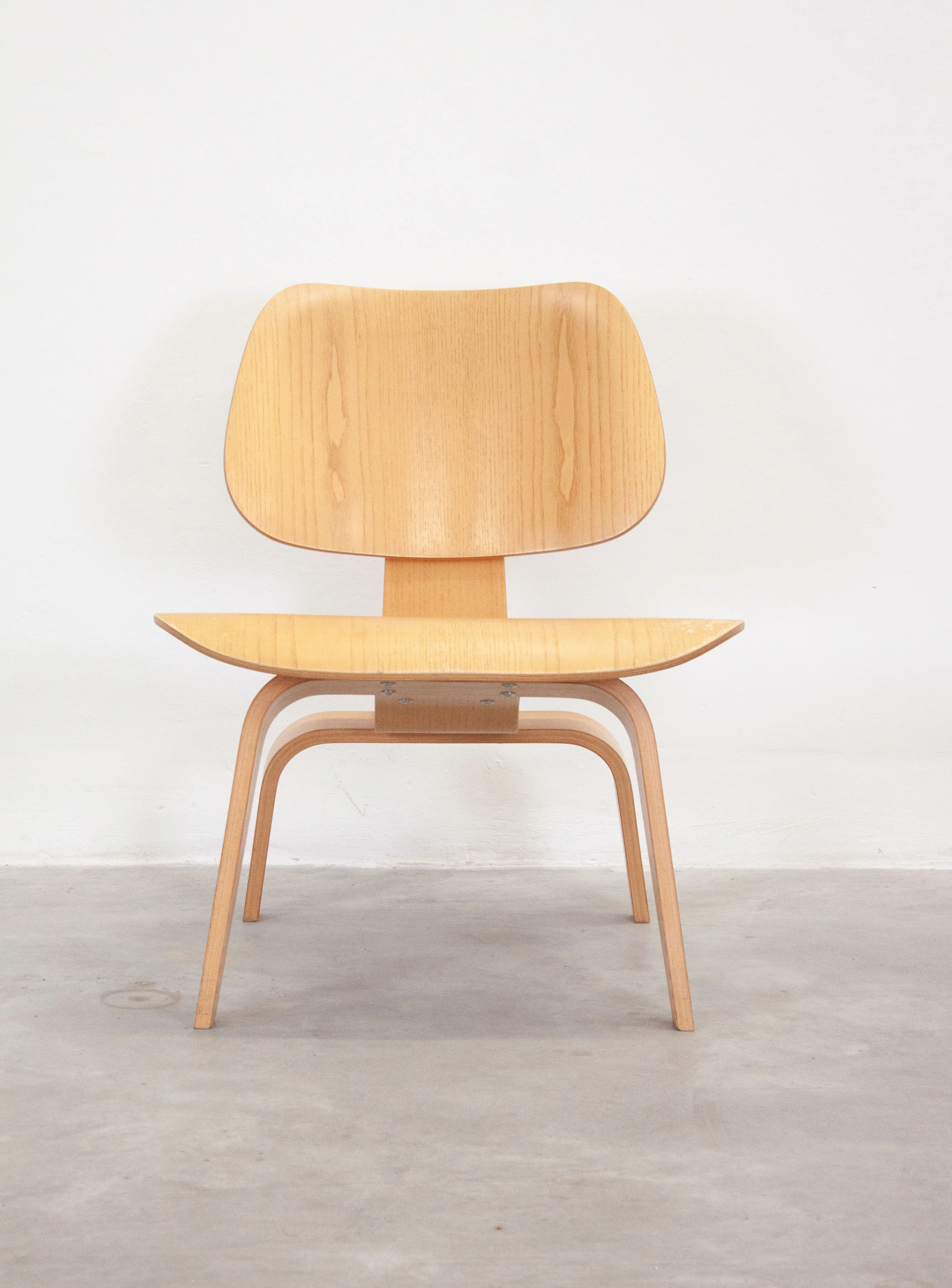 Vitra LCW Lounge Chair by Charles & Ray Eames - Image 16