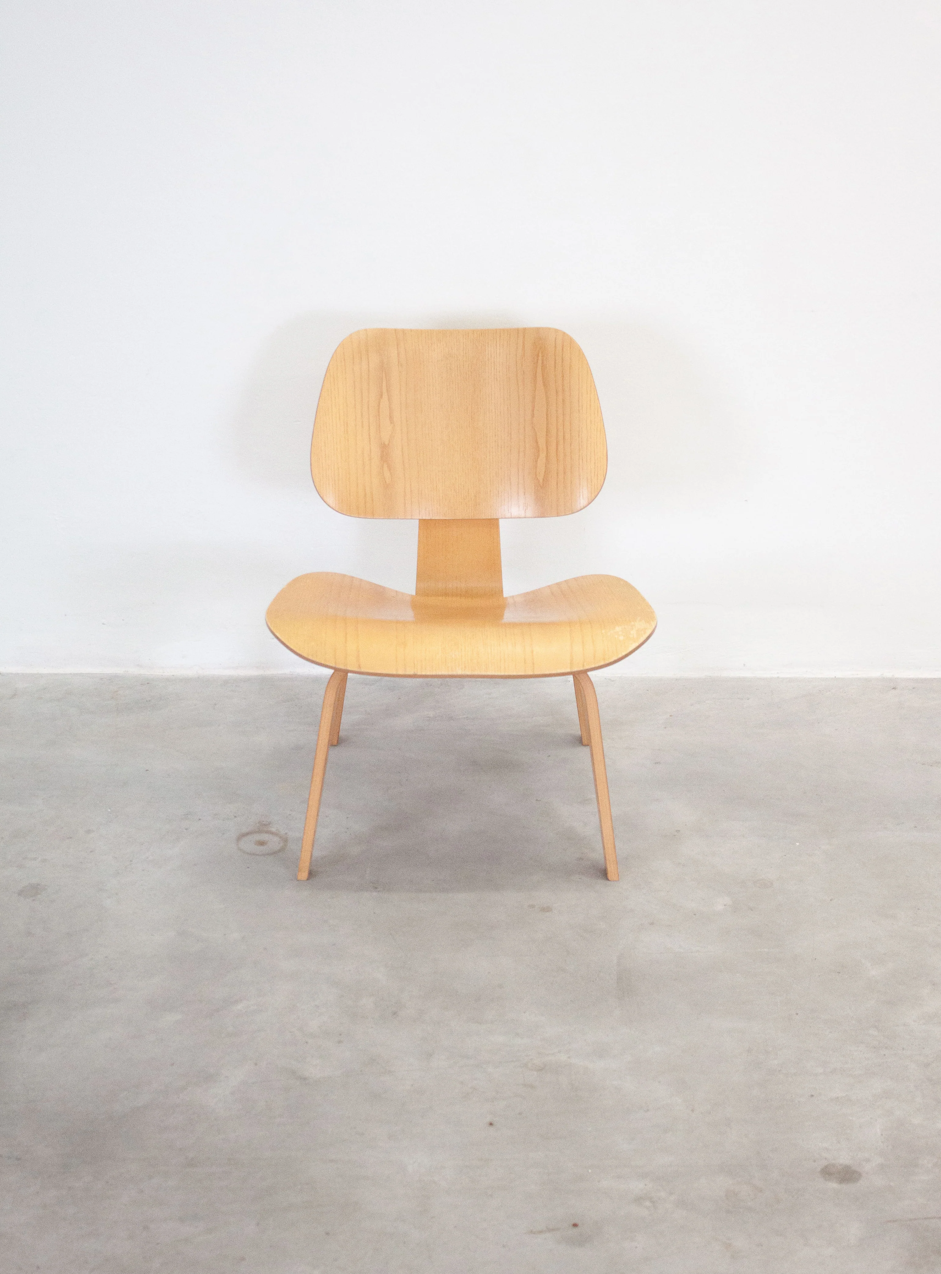Vitra LCW Lounge Chair by Charles & Ray Eames - Image 17