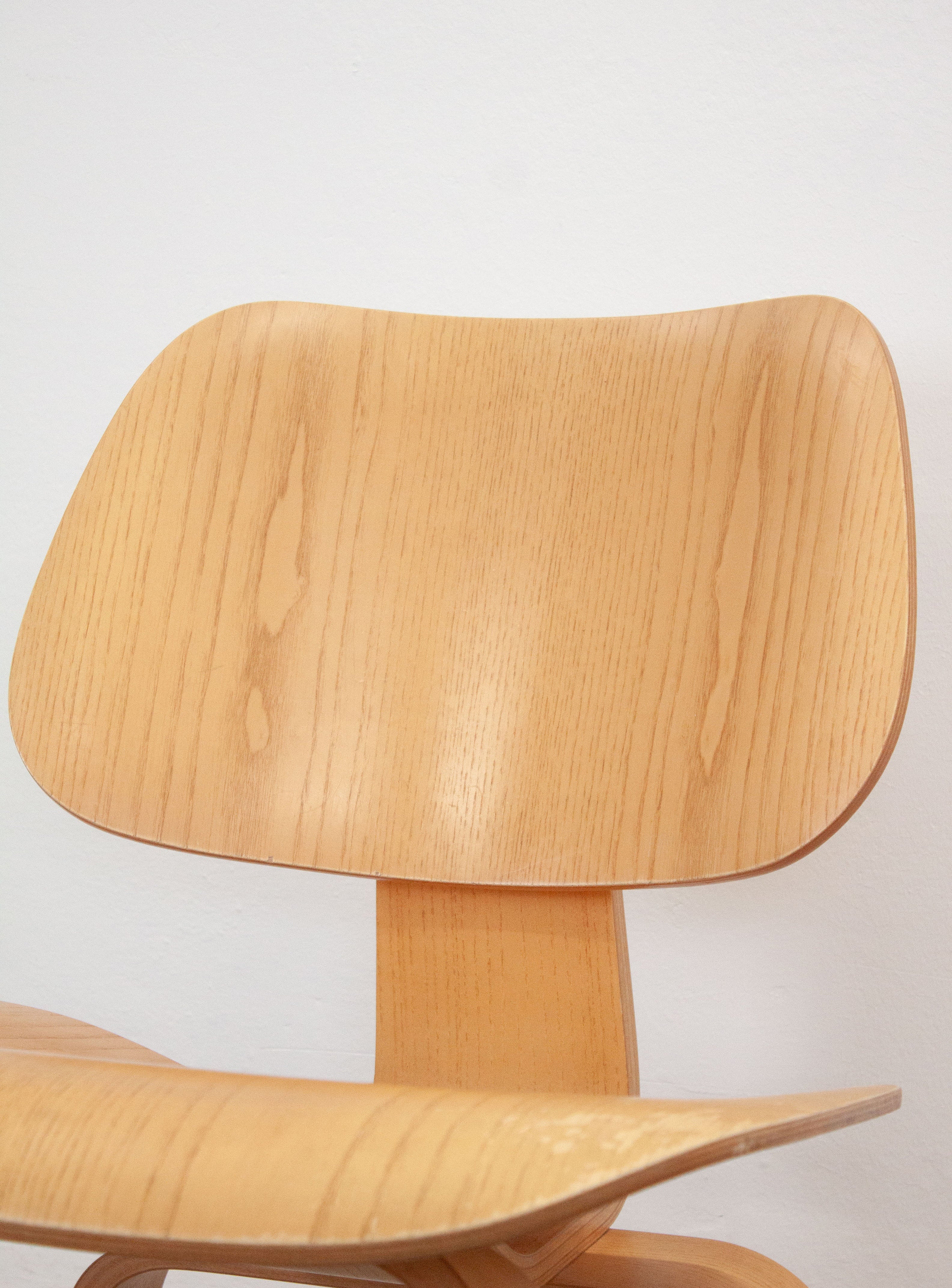 Vitra LCW Lounge Chair by Charles & Ray Eames - Image 18