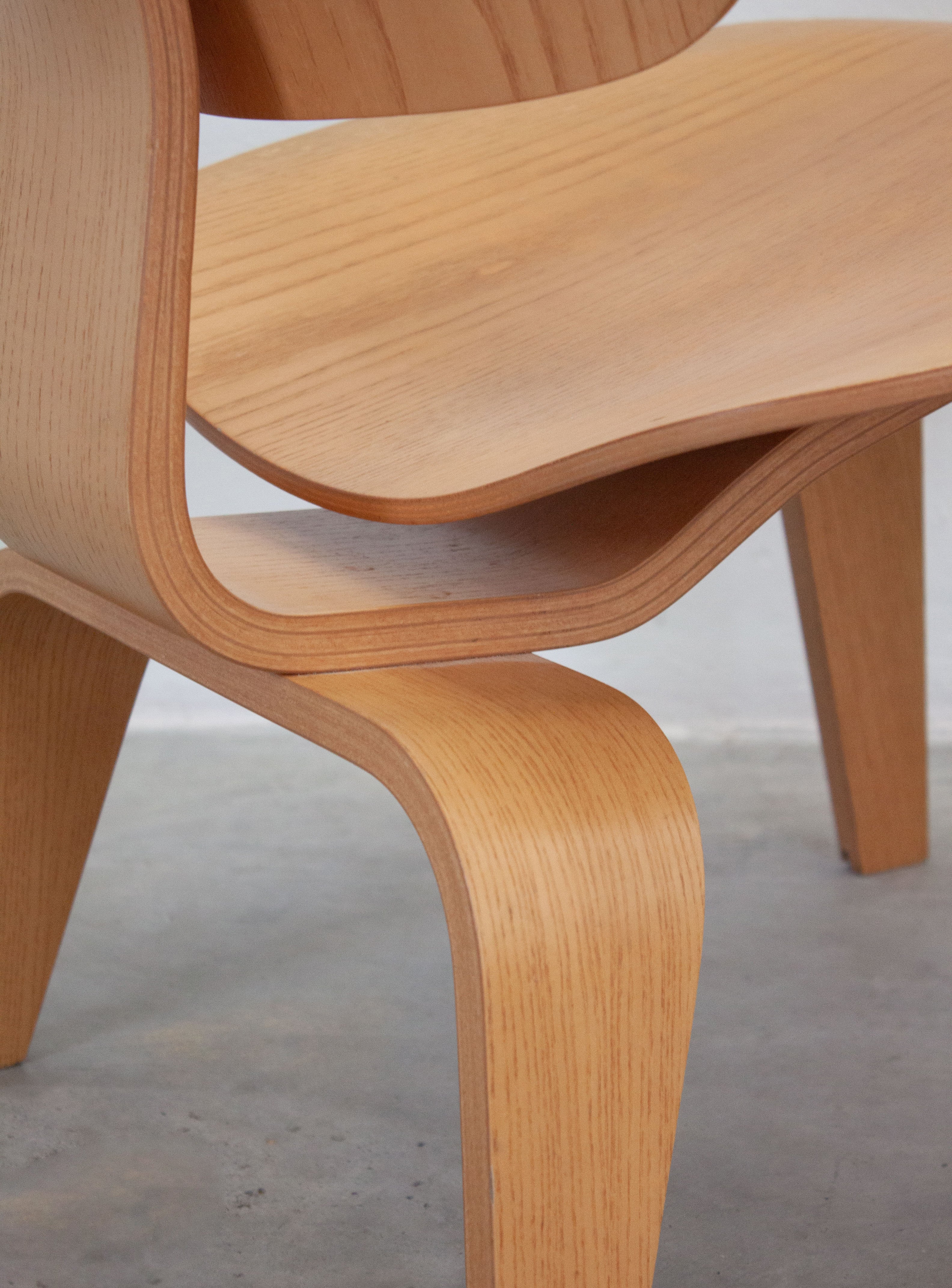 Vitra LCW Lounge Chair by Charles & Ray Eames - Image 22