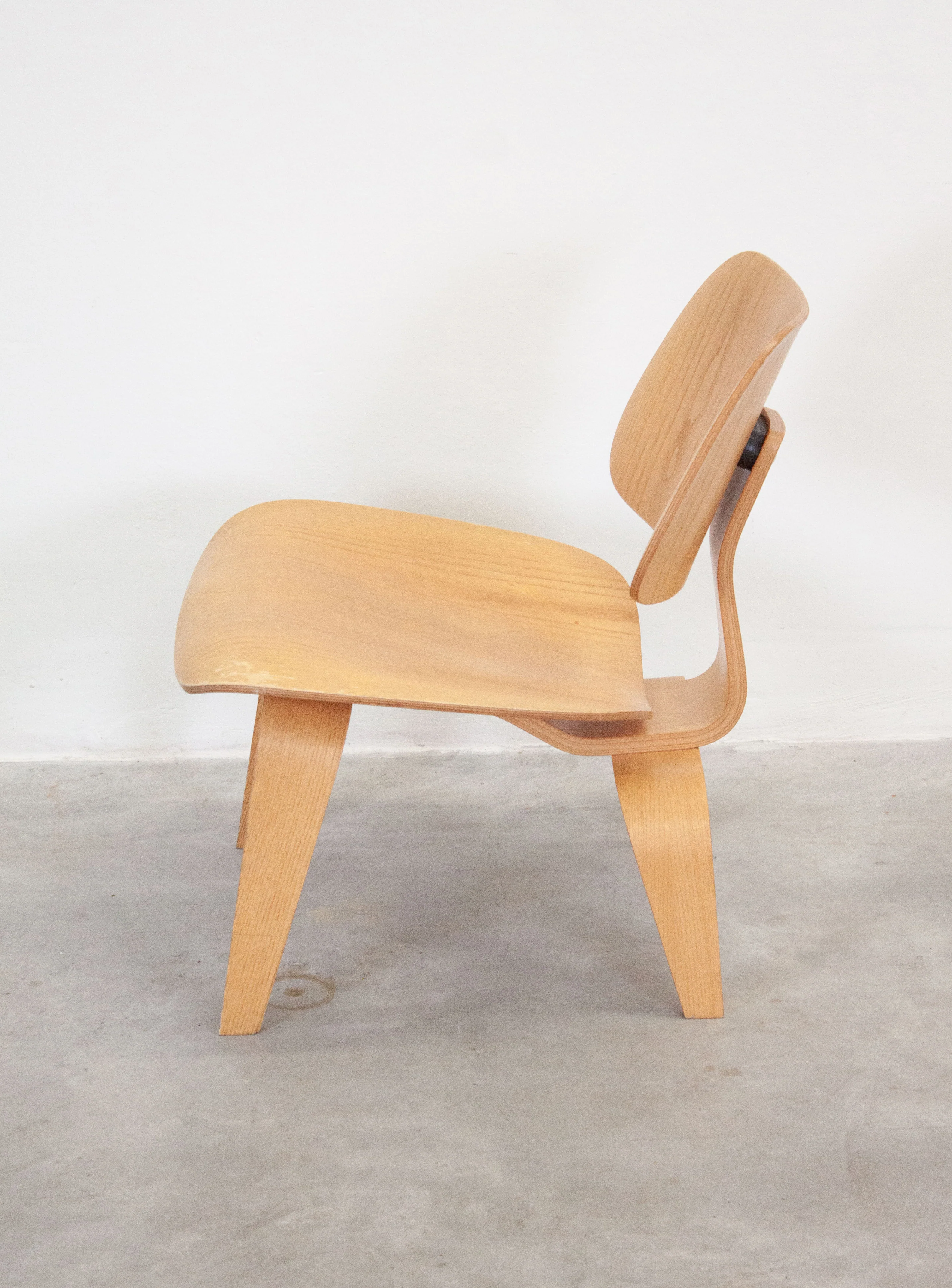 Vitra LCW Lounge Chair by Charles & Ray Eames - Image 7