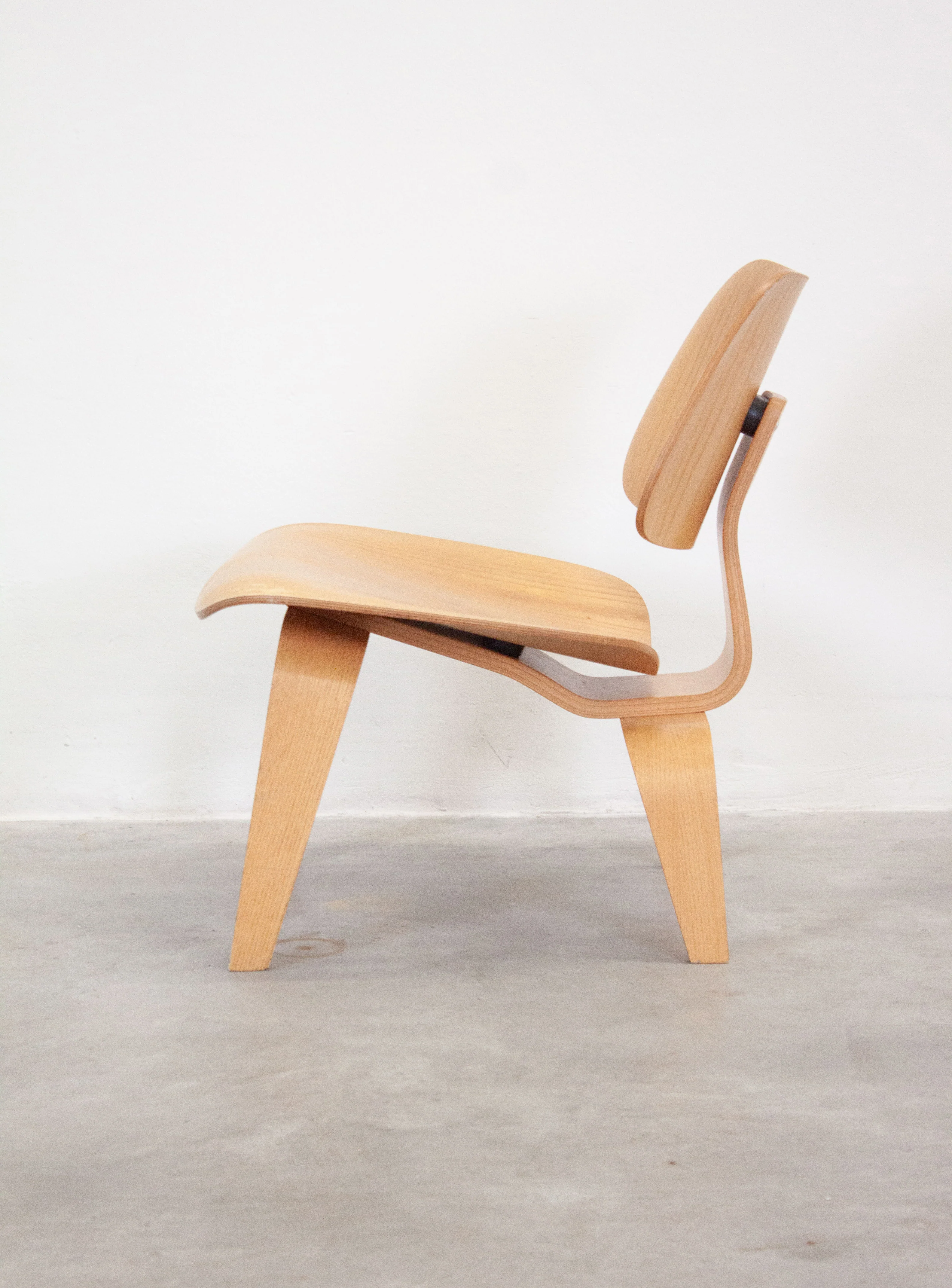 Vitra LCW Lounge Chair by Charles & Ray Eames - Image 8