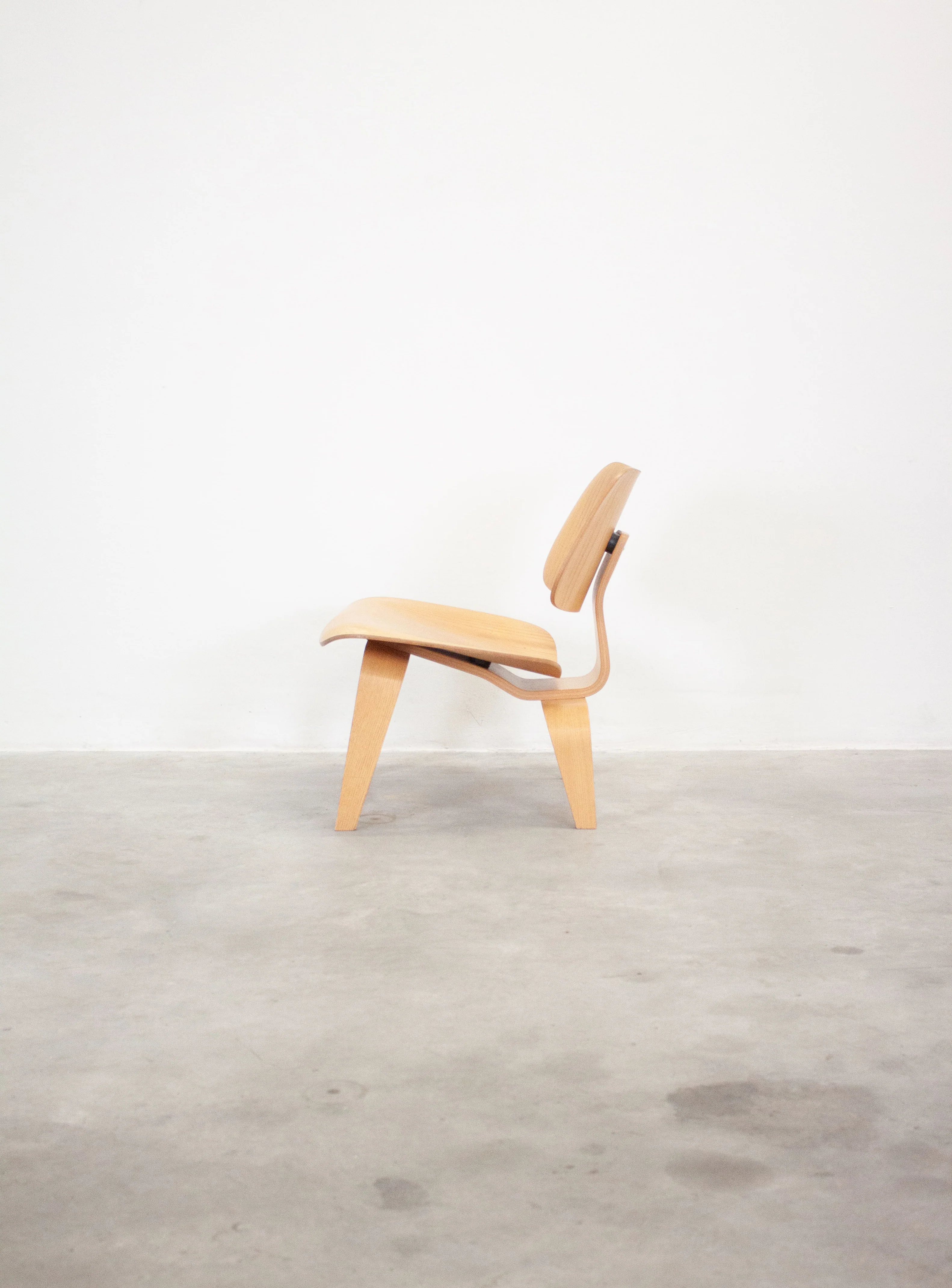 Vitra LCW Lounge Chair by Charles & Ray Eames - Image 9