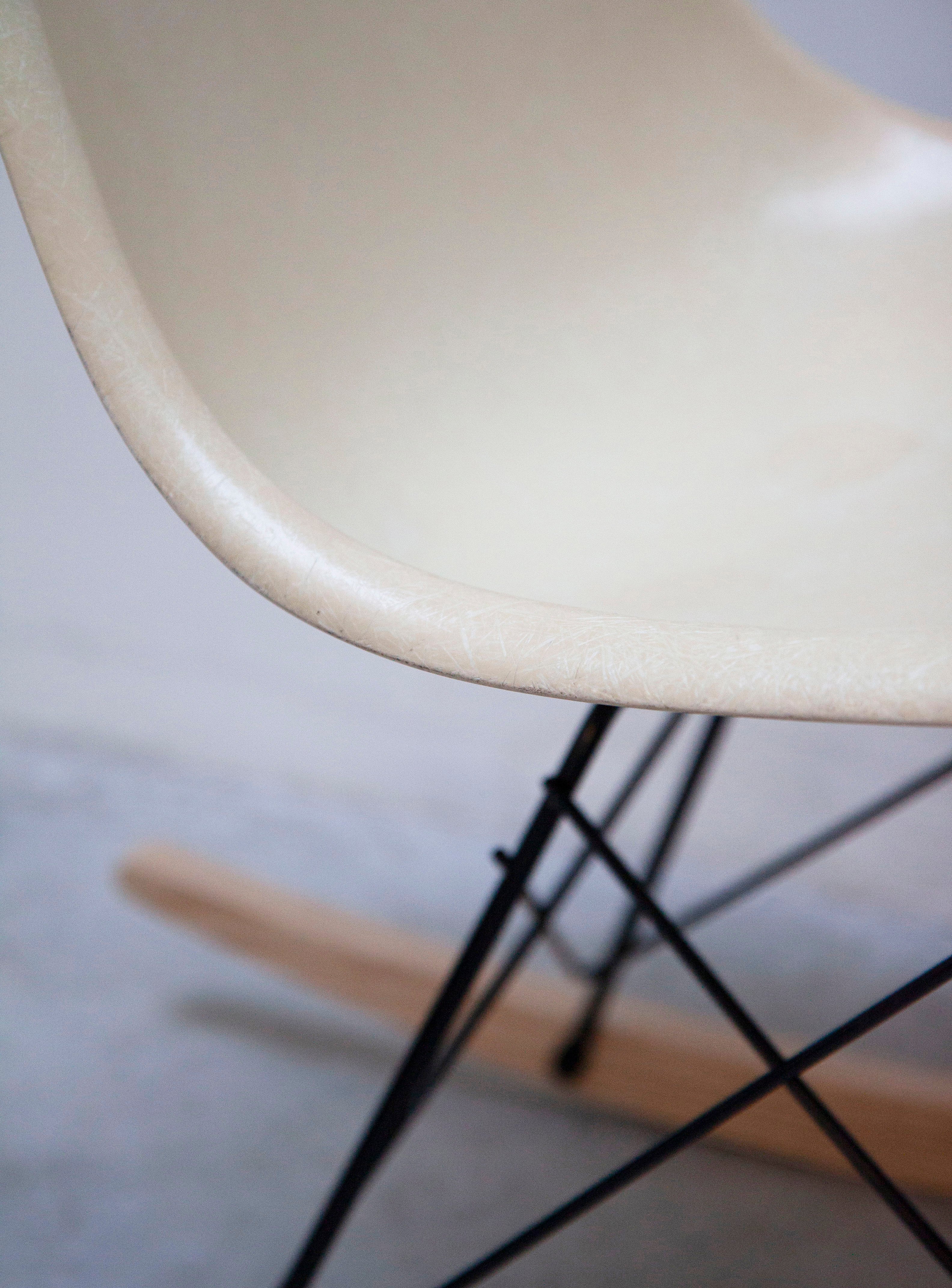 Vitra RSR Rocking Chair by Charles & Ray Eames (Eggshell) - Image 12