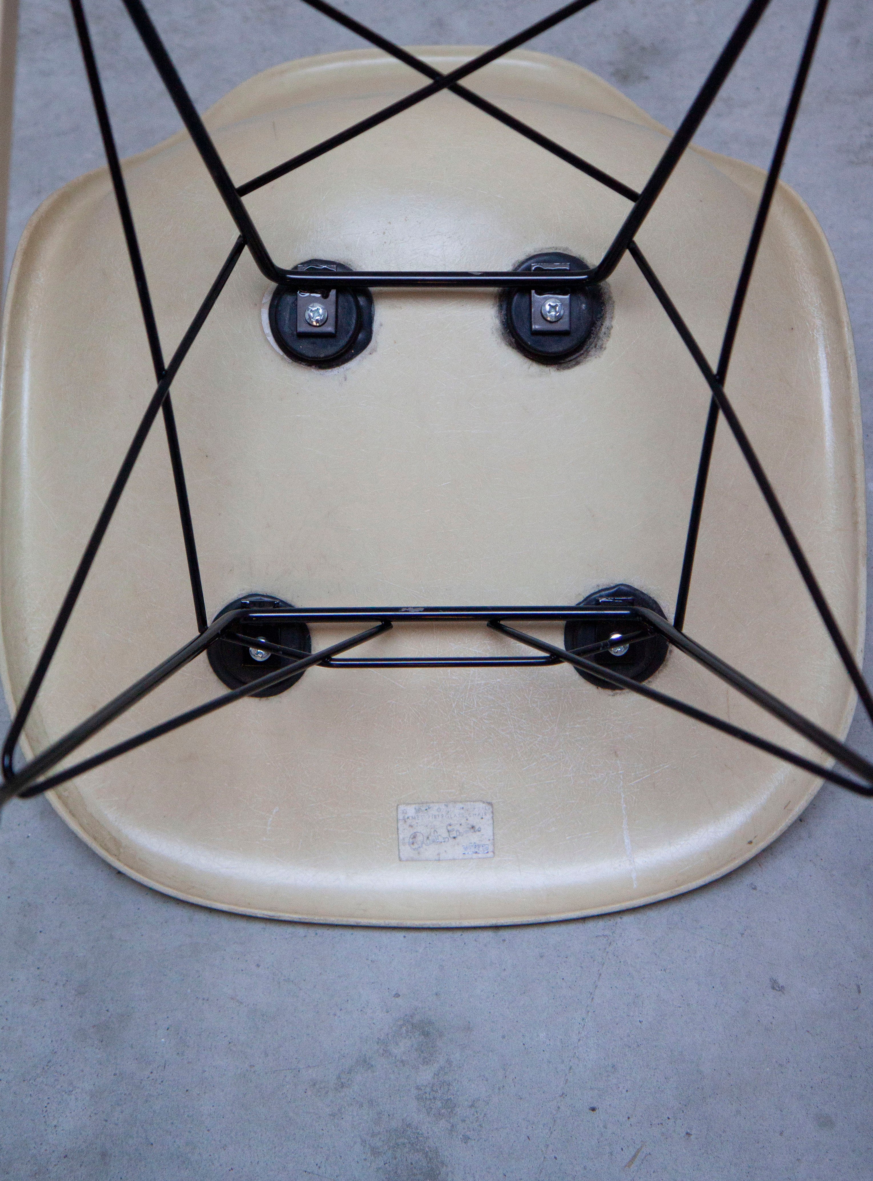 Vitra RSR Rocking Chair by Charles & Ray Eames (Eggshell) - Image 15