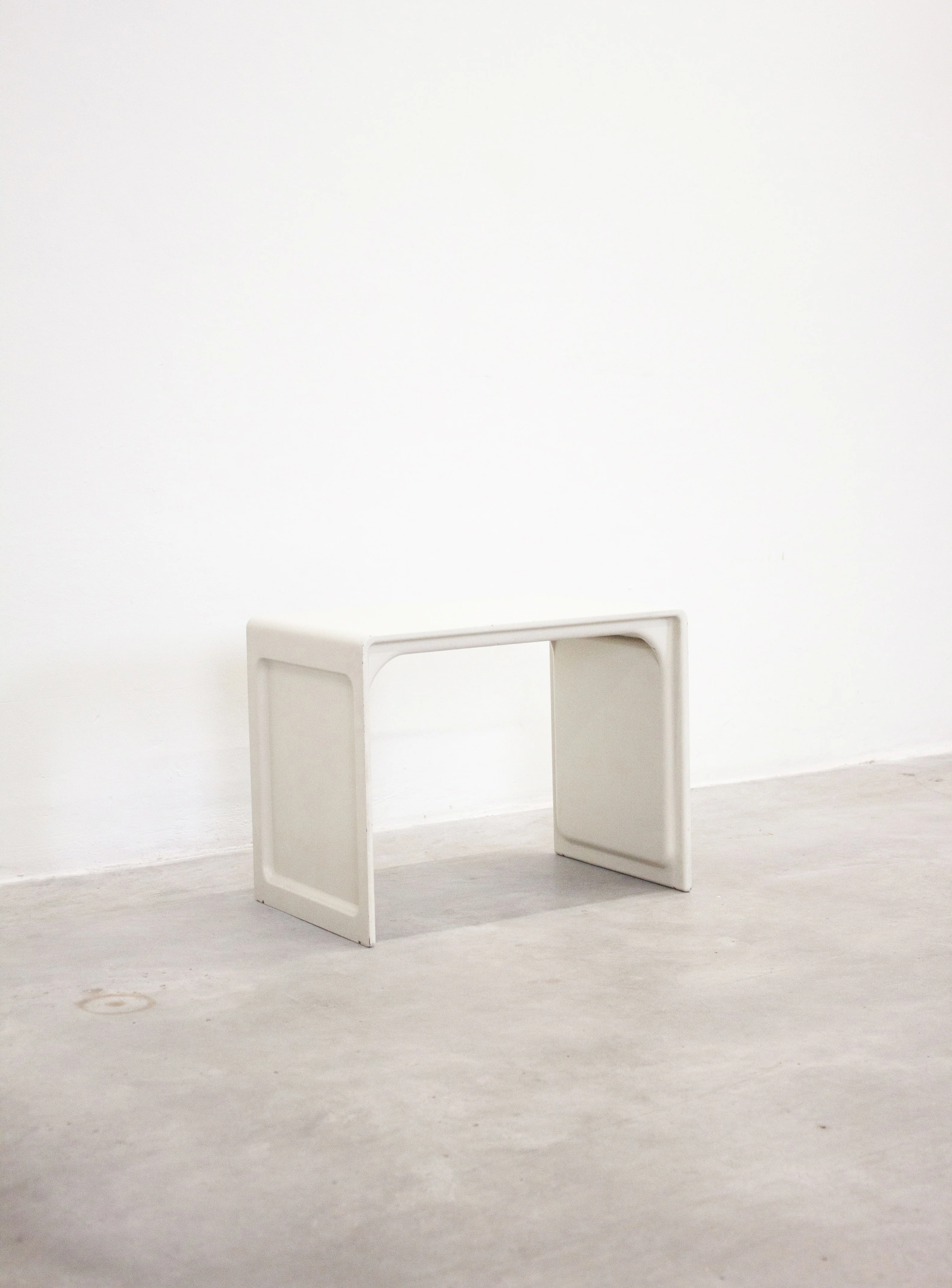 Vitsoe Model 621 Side Table by Dieter Rams (Off-White) - Image 5