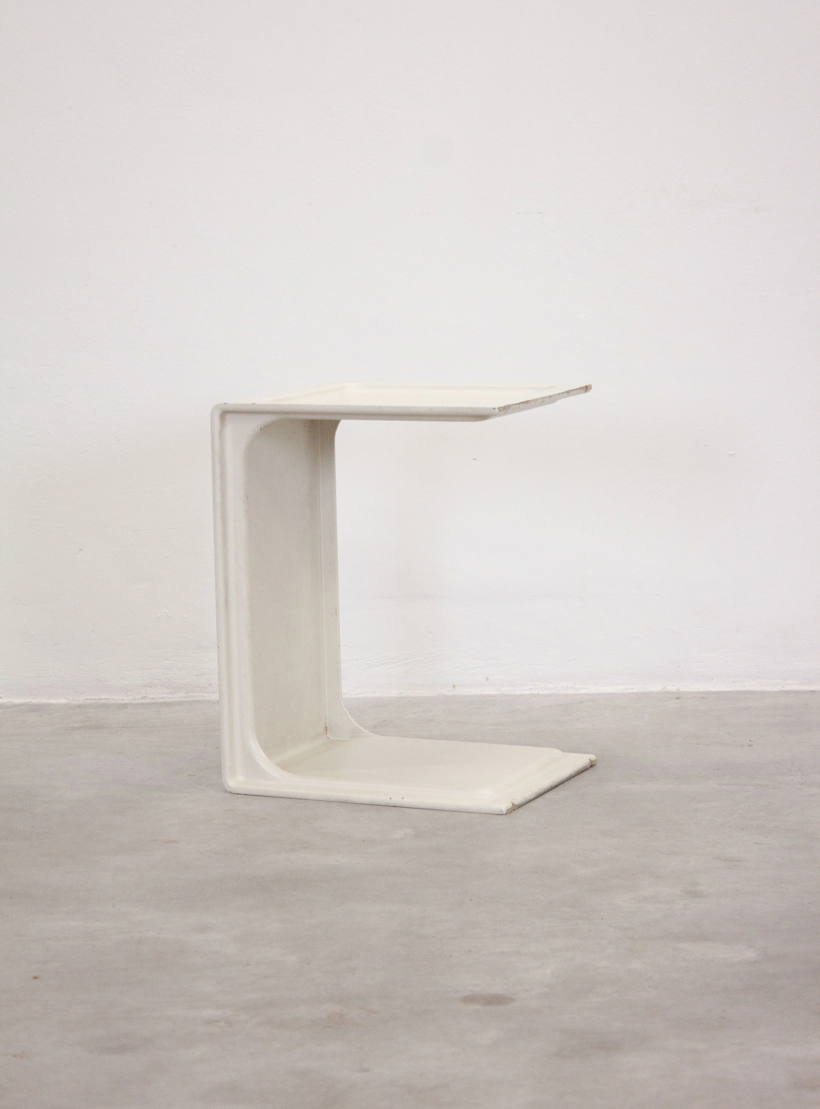 Vitsoe Model 621 Side Table by Dieter Rams (Off-White) - Image 7